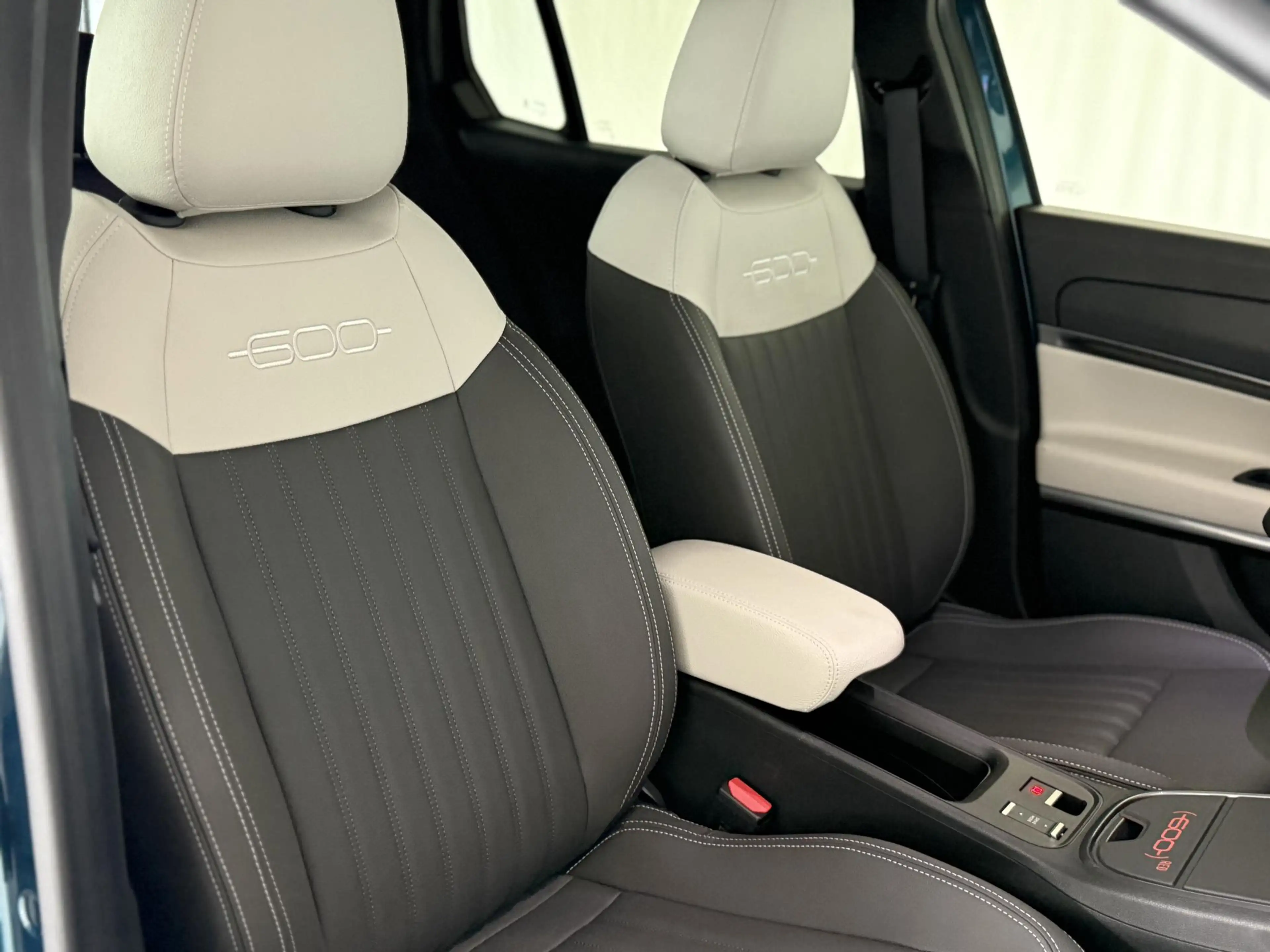 Fiat 600e La Prima 54 kWh | Apple-Android | Stoelmassage | W — photo 7