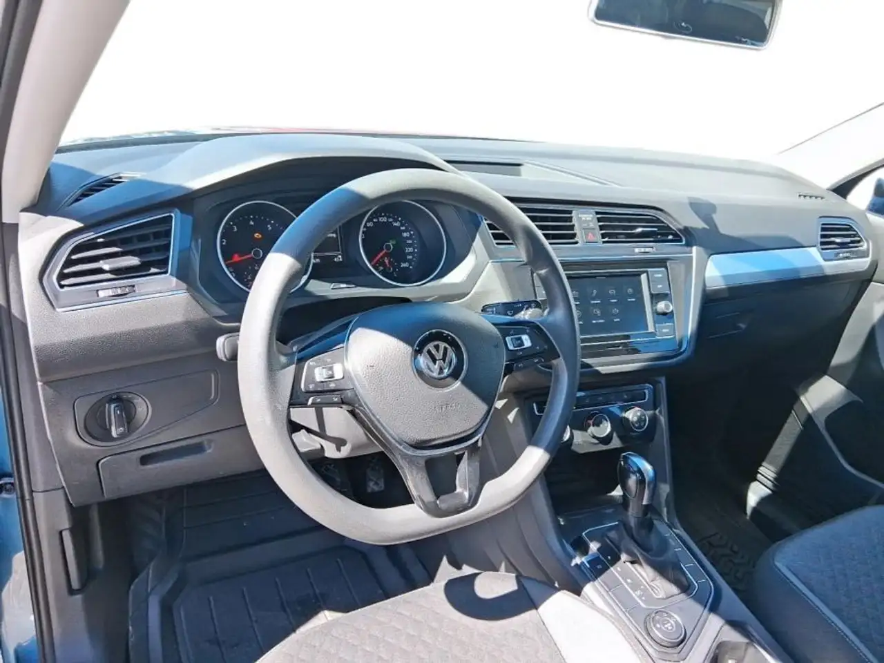 Volkswagen Tiguan снимка Volkswagen Tiguan