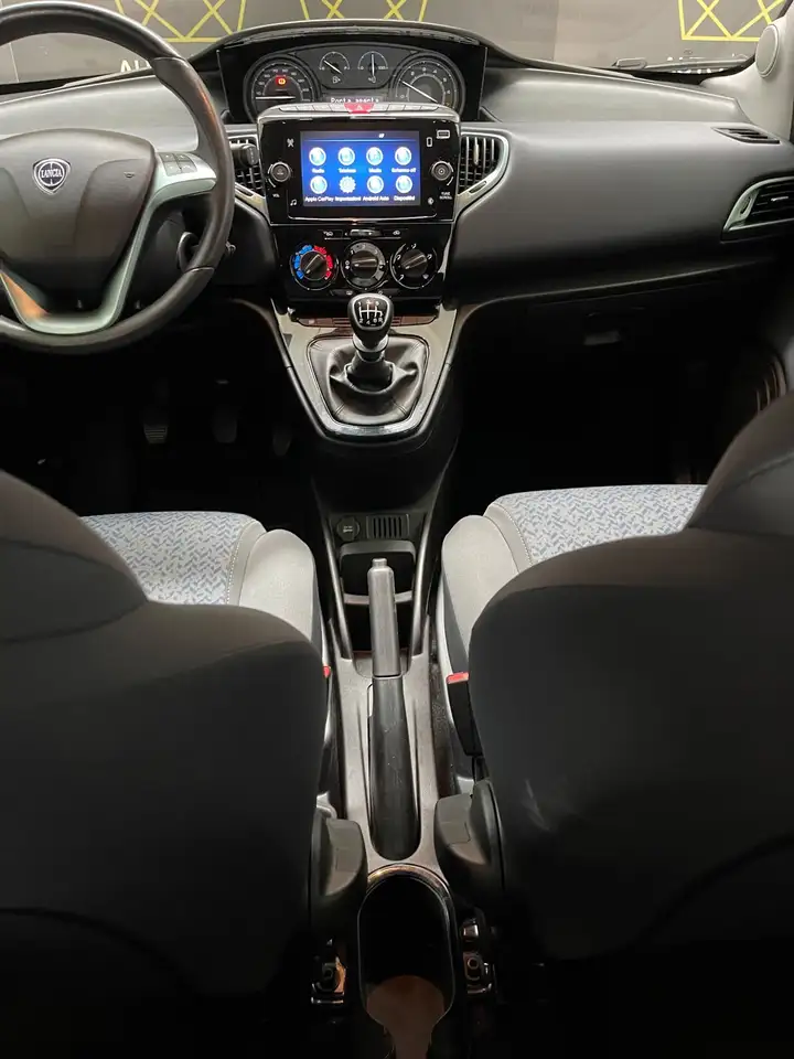Lancia Ypsilon — photo 13 sur 15