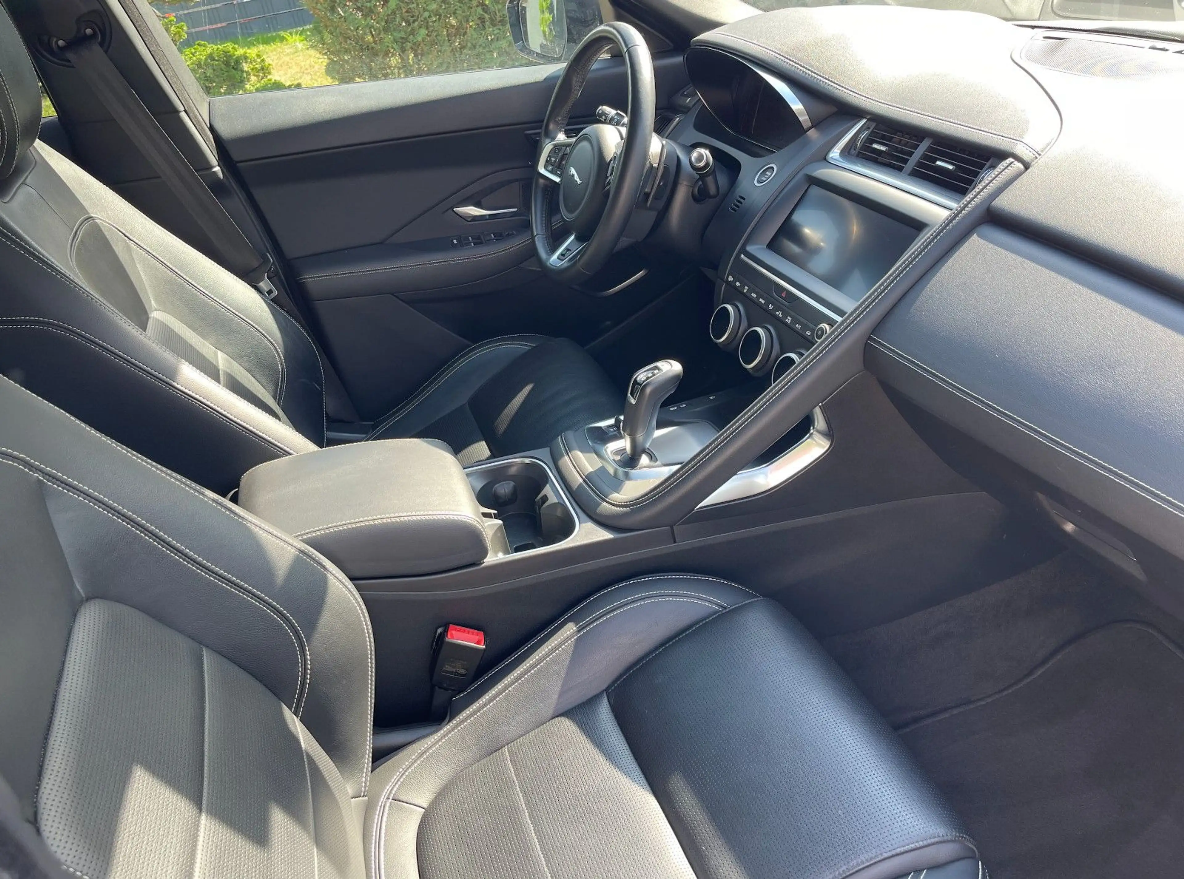 Jaguar E-Pace E-PACE R-Dynamic AWD VOLL 22ZOLL — photo 19