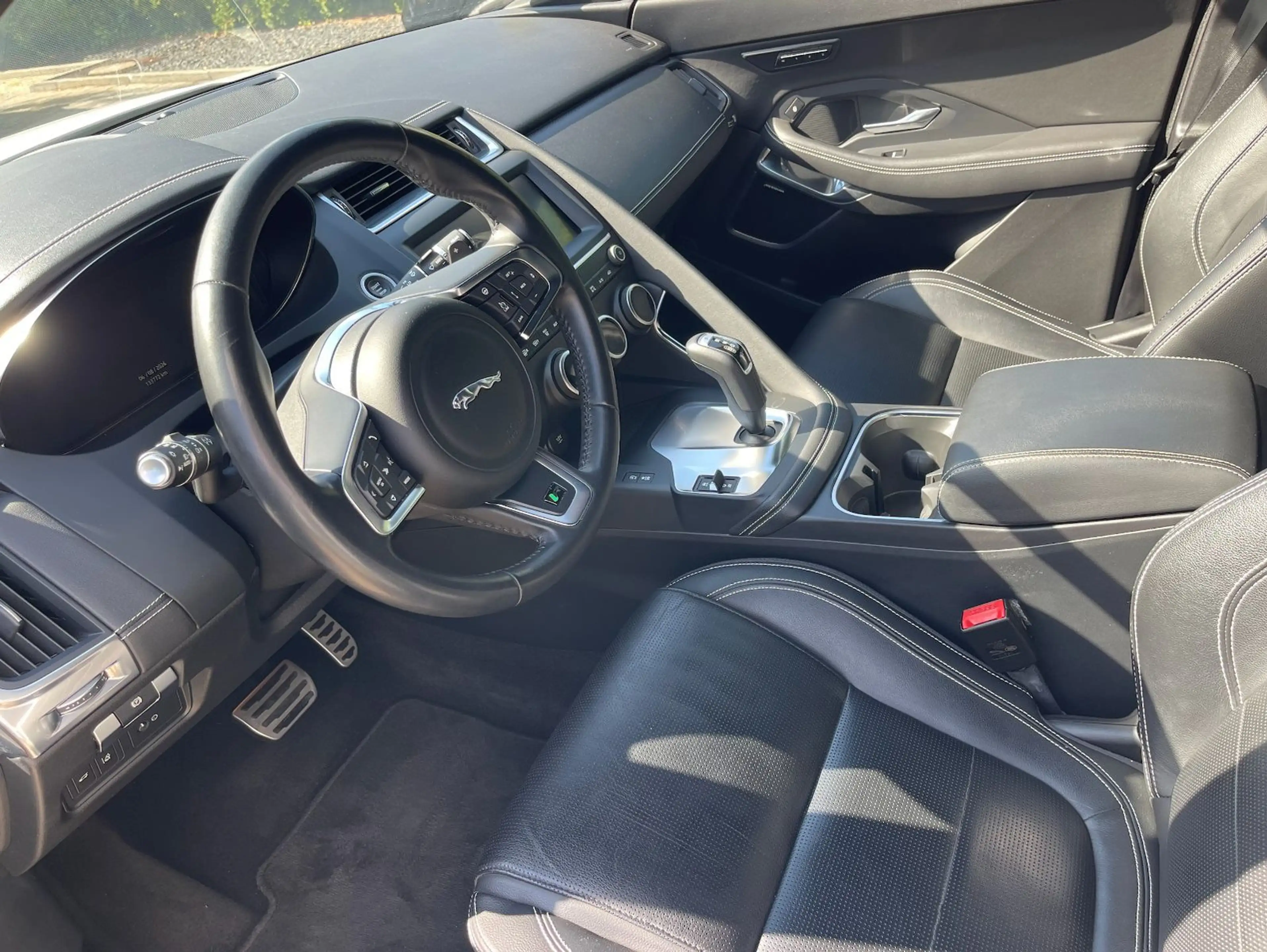 Jaguar E-Pace E-PACE R-Dynamic AWD VOLL 22ZOLL — photo 11