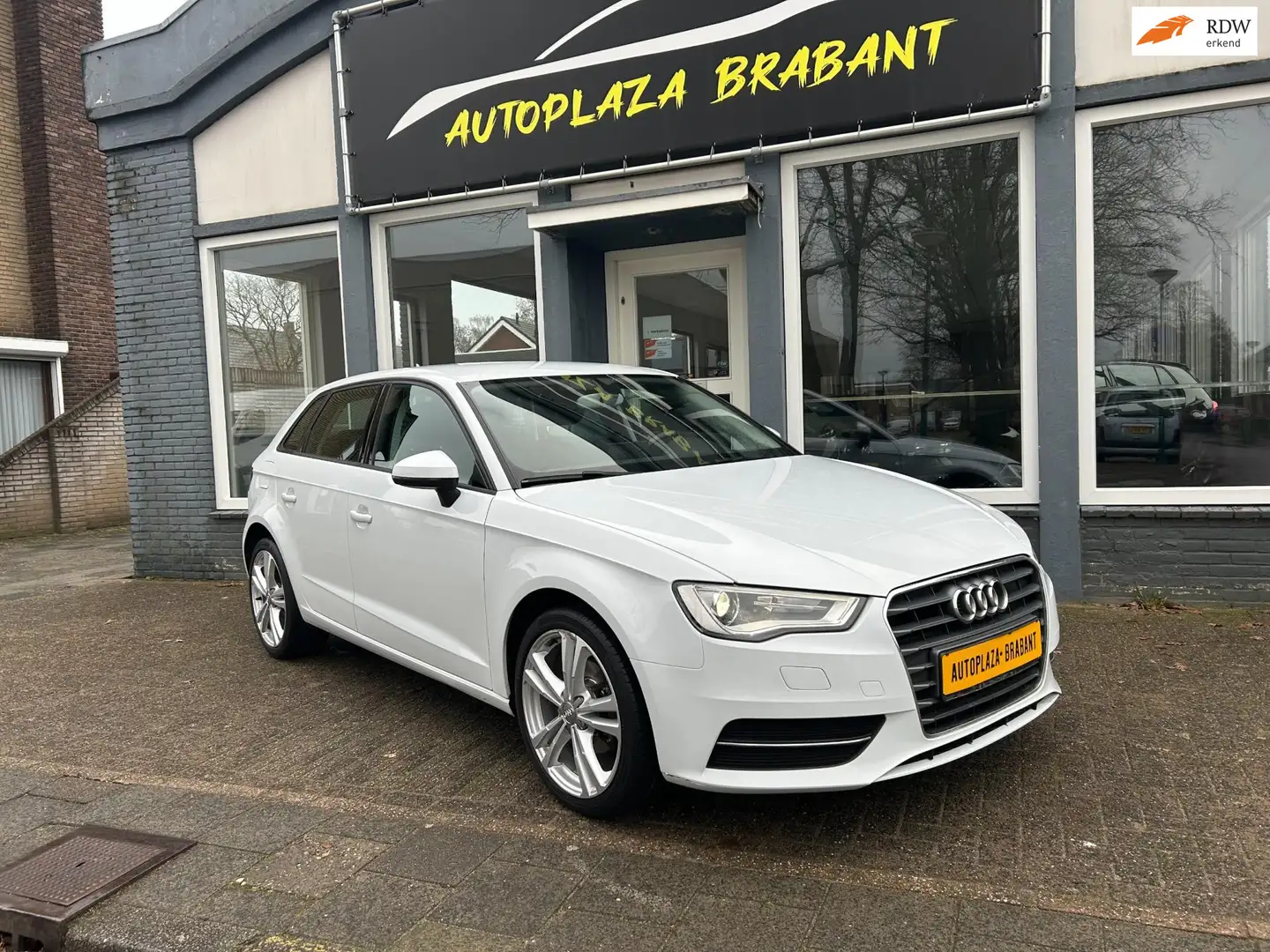 Audi A3 Sportback 1.2 TFSI / CLIMAT / XENON / NAVI VOORB/ Weiß - 1