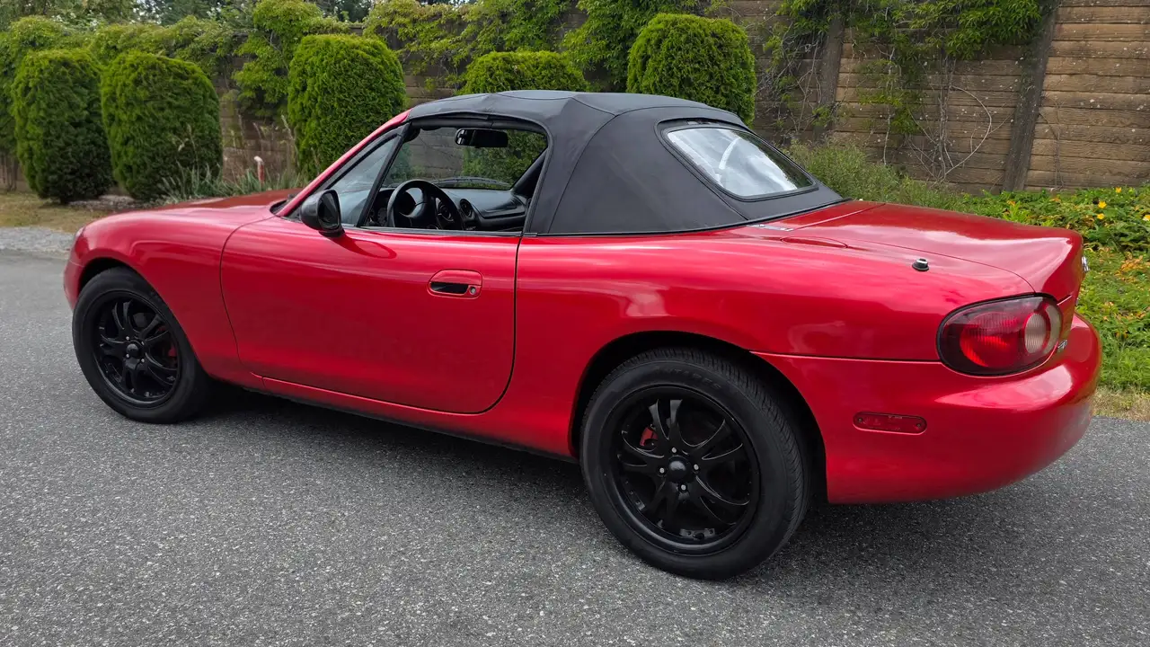 Mazda MX-5 Miata снимка Mazda MX-5 Miata
