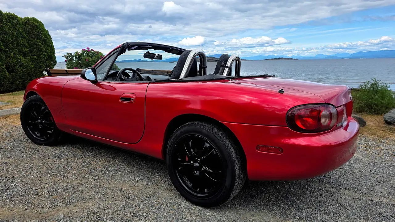 Mazda MX-5 Miata снимка Mazda MX-5 Miata