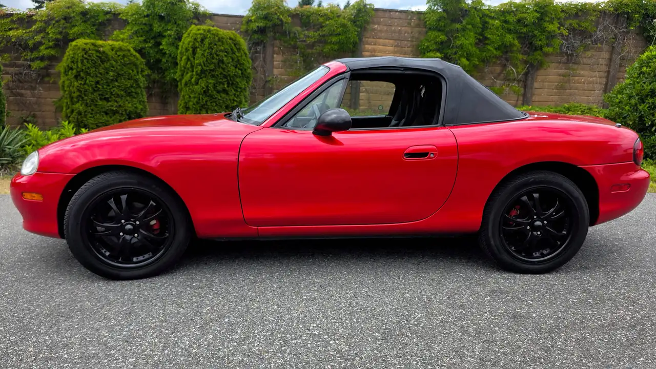 Mazda MX-5 Miata снимка Mazda MX-5 Miata