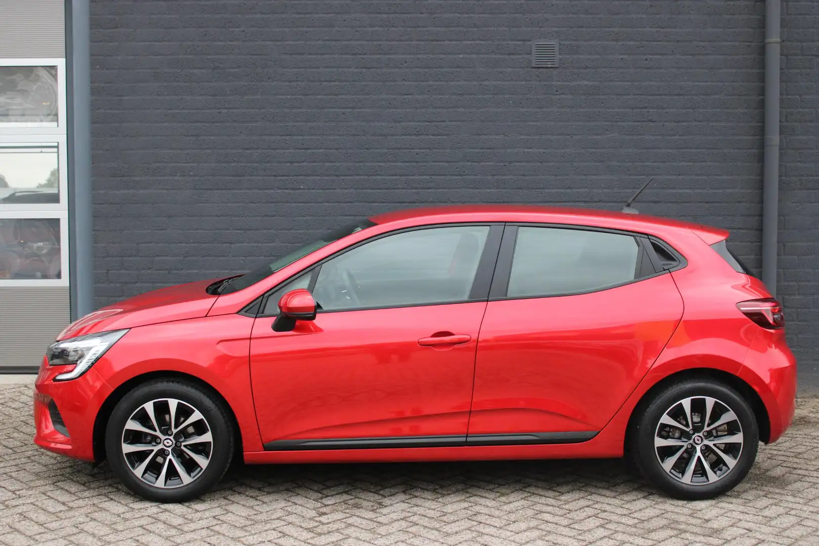 Renault Clio TCe 90 Zen NL-Auto | Navigatie | Airco | Cruise Co Rood - 2
