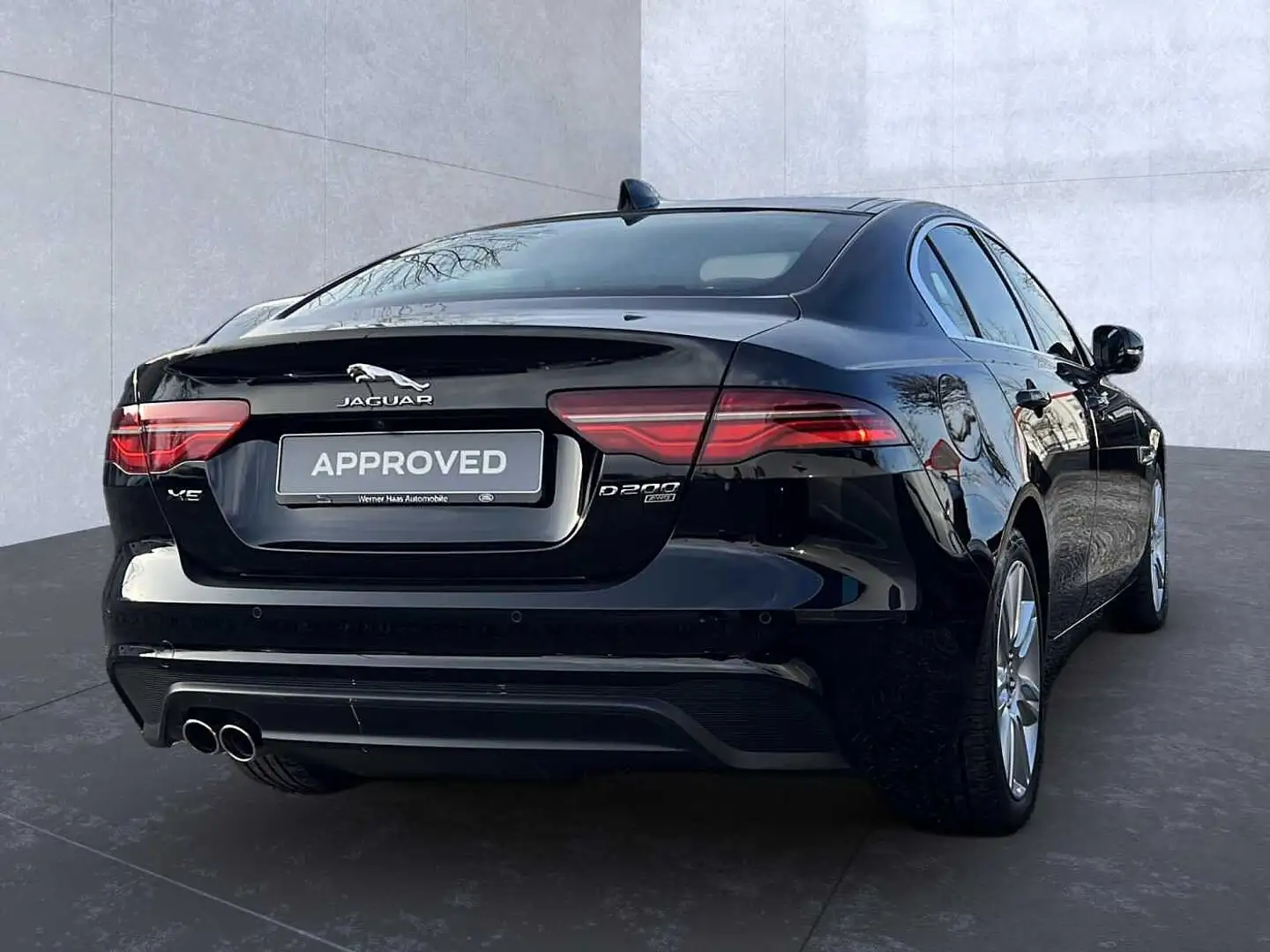 Jaguar XE Diesel D200 Aut. SE AWD Schwarz - 2