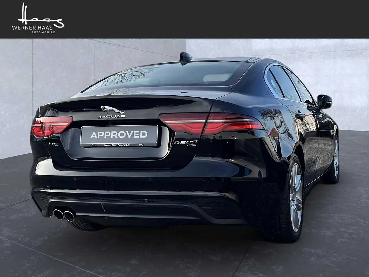 Jaguar XE Diesel D200 Aut. SE AWD Schwarz - 2