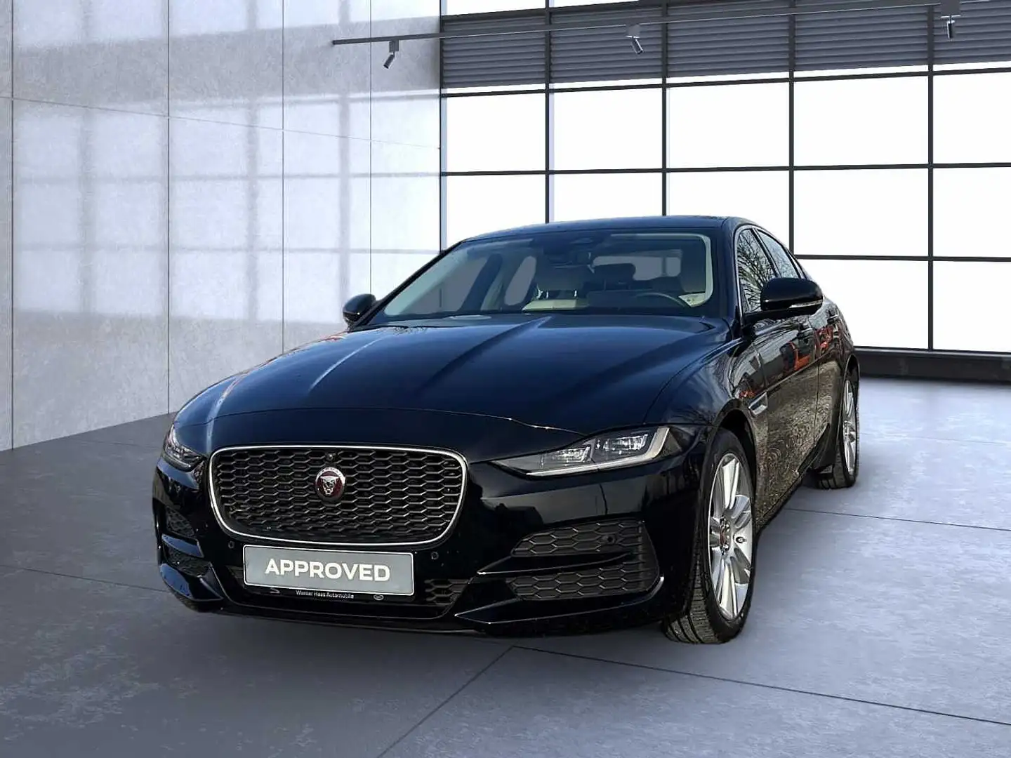 Jaguar XE Diesel D200 Aut. SE AWD Schwarz - 1