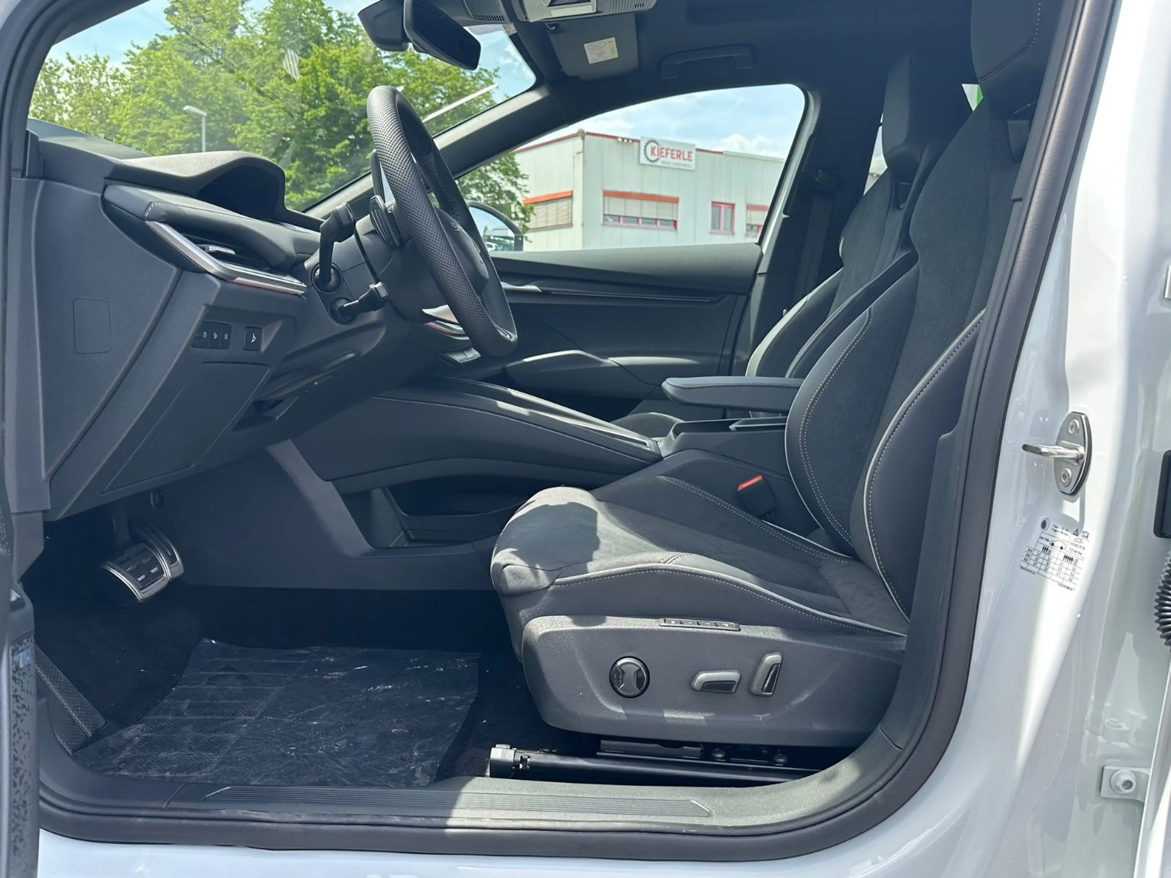 Skoda Enyaq 85x Sportline Maxx|Pano|AHK|Winter|Transp. — photo 8
