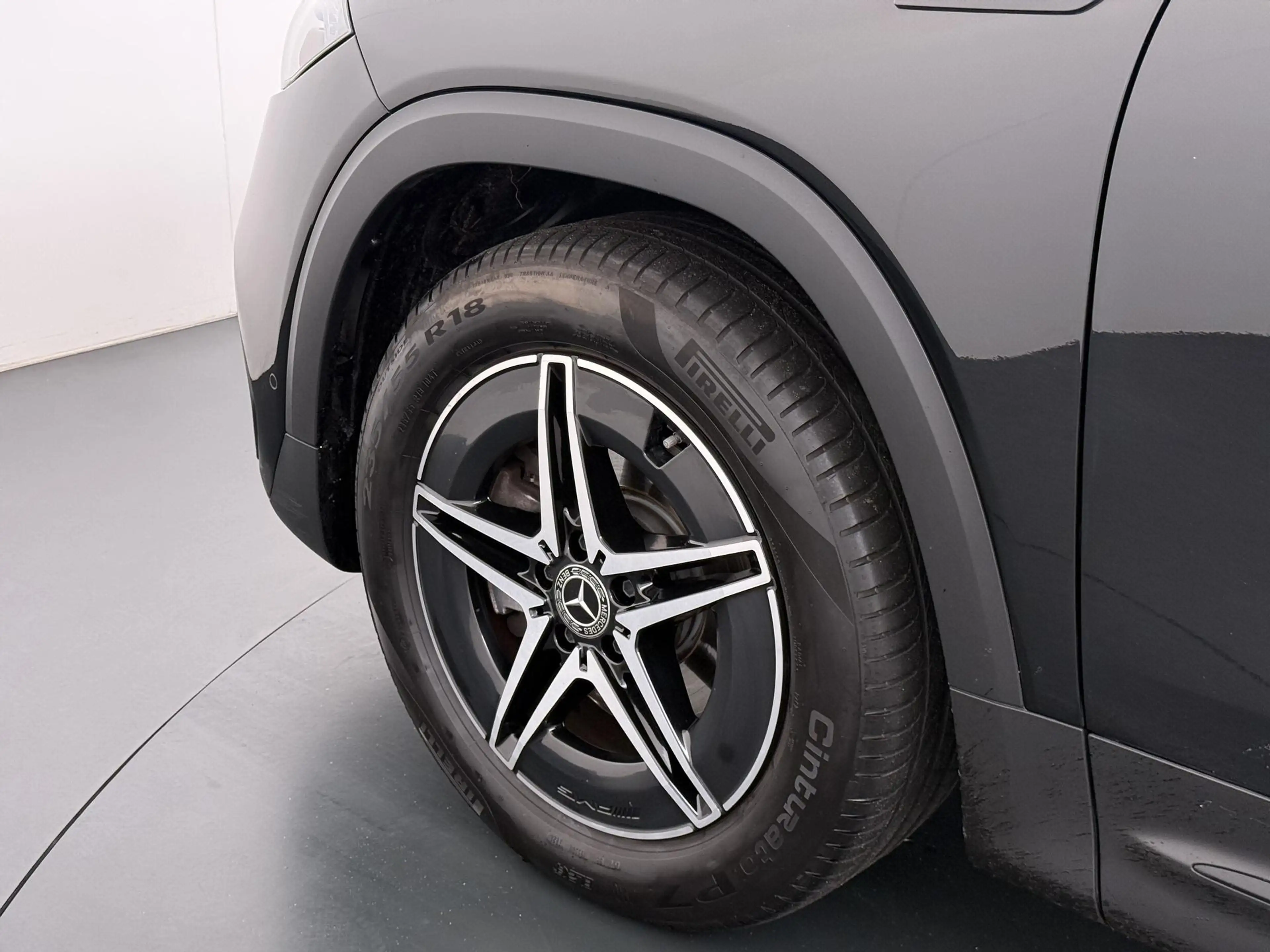 Mercedes-Benz EQB 250 AMG Line 67 kWh AMG Styling Panoramadak — photo 12
