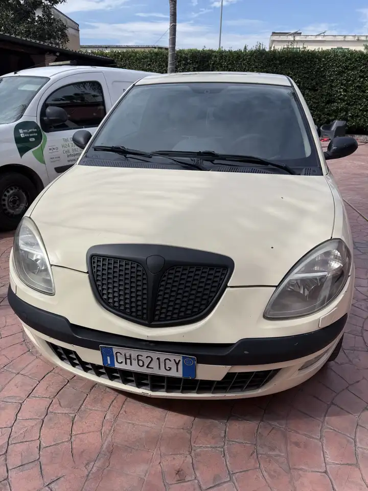 Lancia Ypsilon
