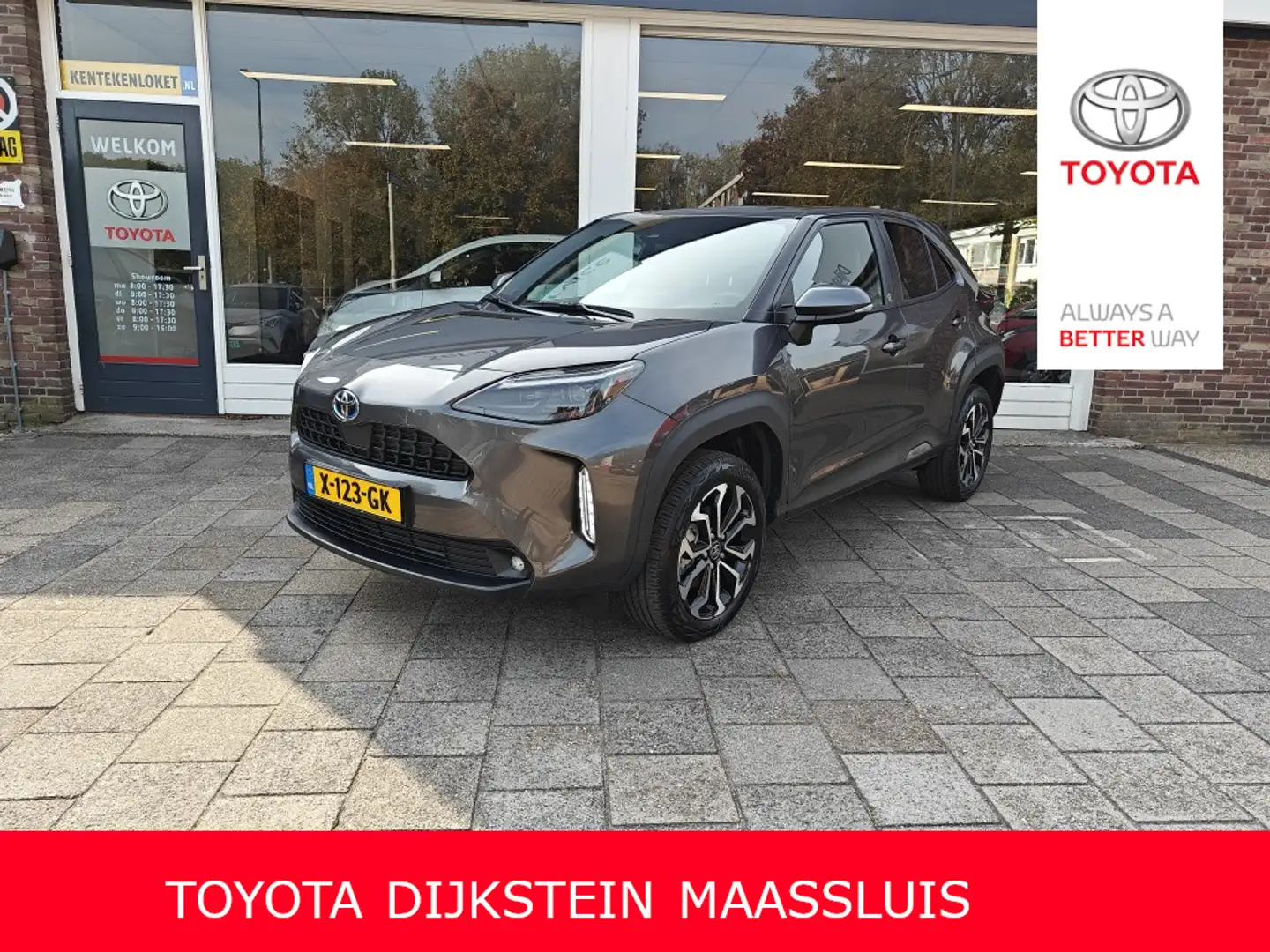 Toyota Yaris Cross 1.5 Hybrid Business Plus Grijs - 1