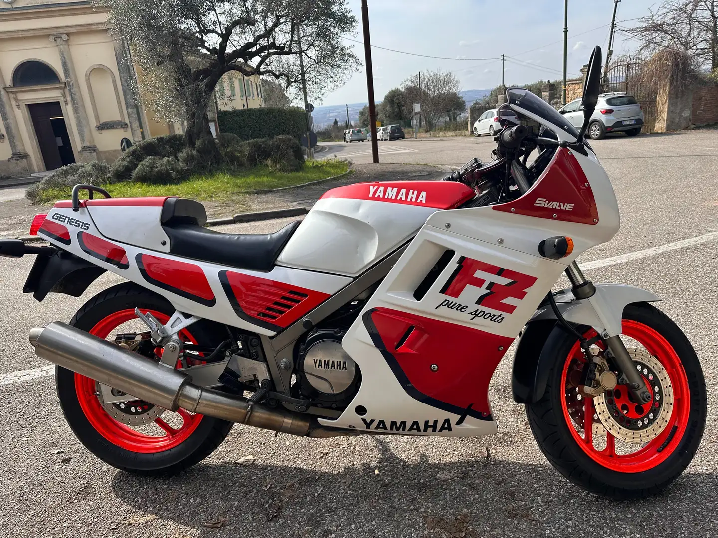 Yamaha FZ 750 Genesis Rojo - 1