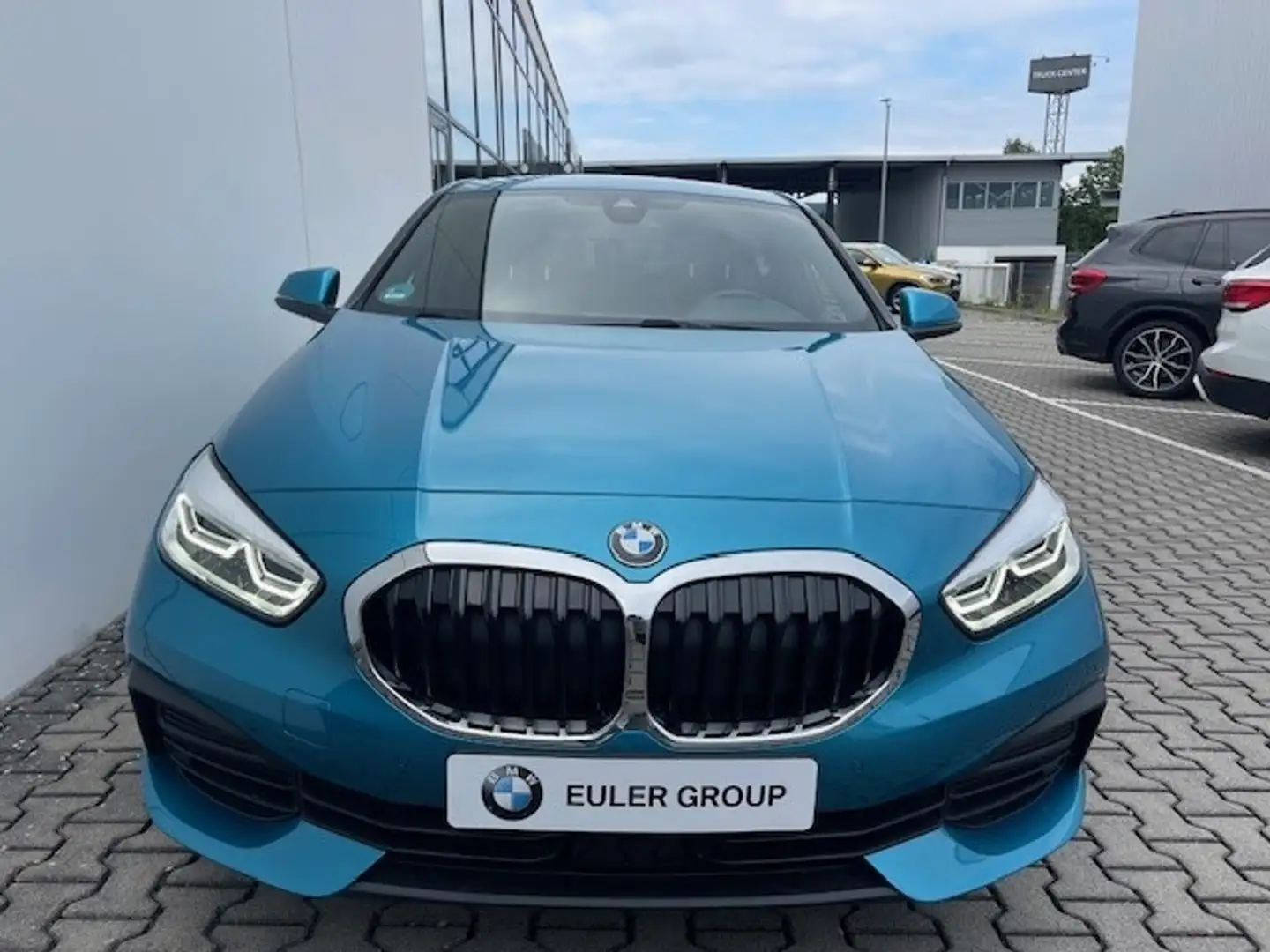 BMW 118 iA Advantage+Comfort 17'' LCProf LenkHzg aut.Heckk Blau - 2