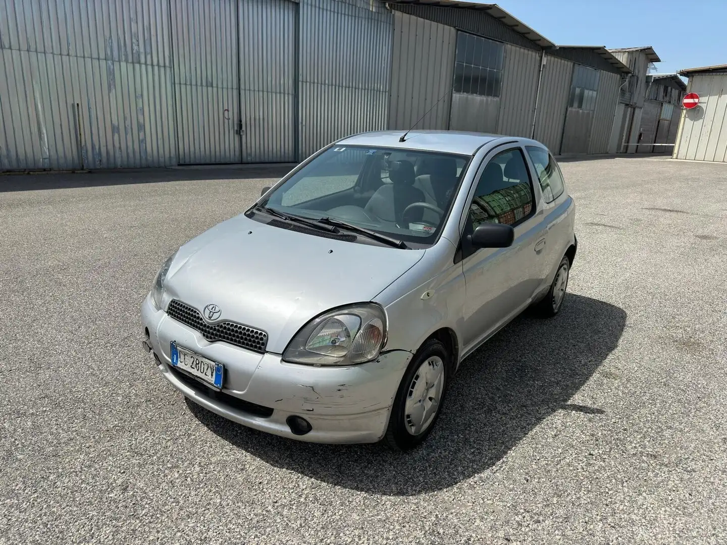 Toyota Yaris 1.0i 16V cat 3 porte GPL Grigio - 1