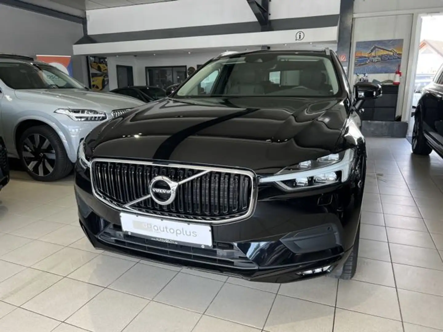 Volvo XC60 B4 (D) Momentum Pro AWD AHK Kamera Leder Schwarz - 2