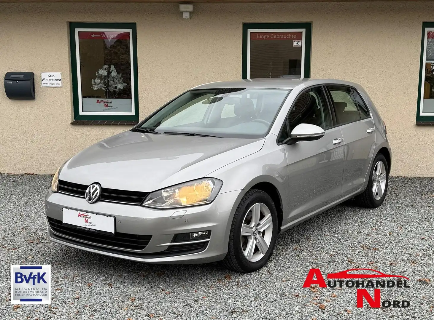 Volkswagen Golf VII 2,0TDI Lim. Comfortline Tüv 10/2027 Silber - 1