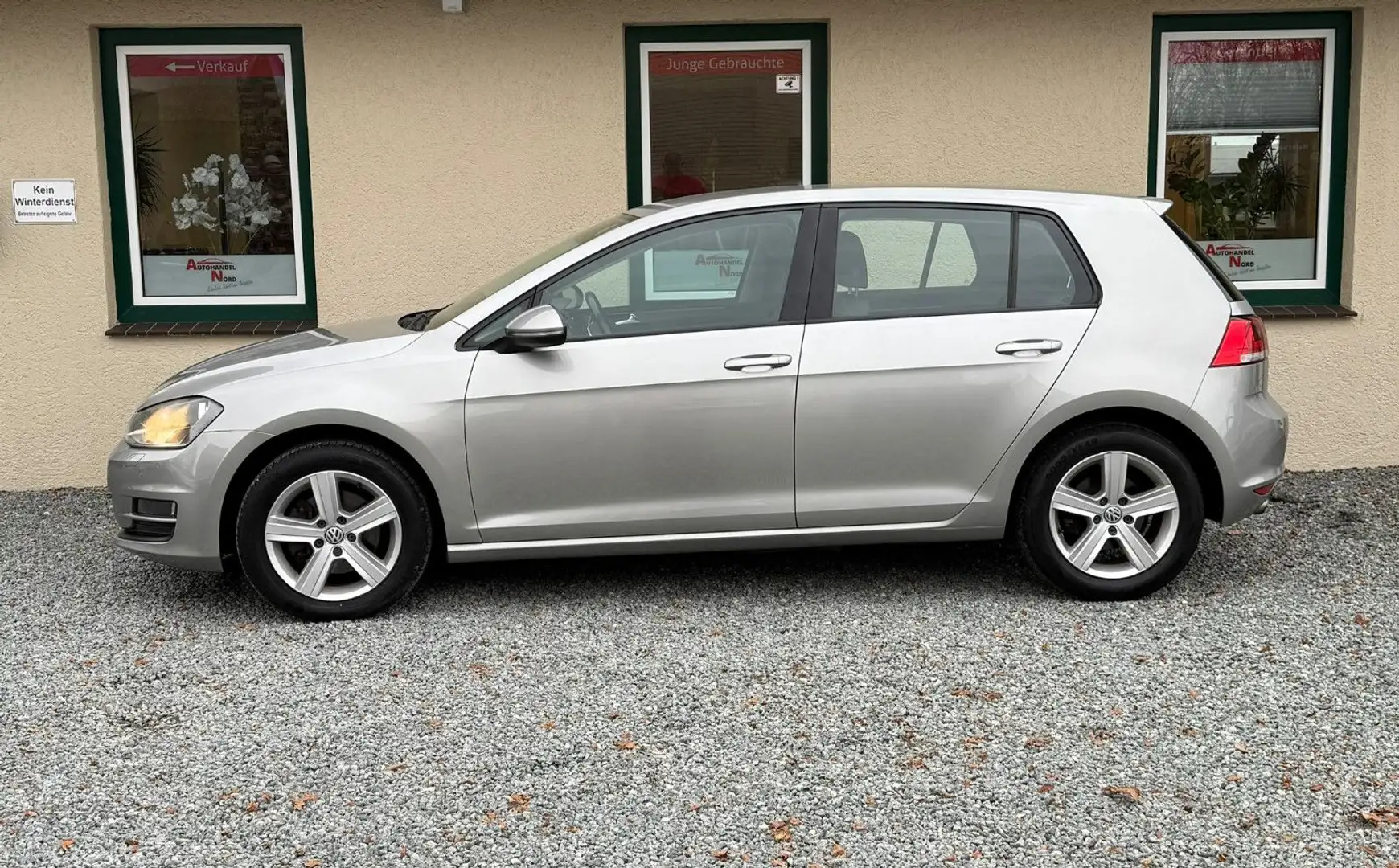 Volkswagen Golf VII 2,0TDI Lim. Comfortline Tüv 10/2027 Silber - 2