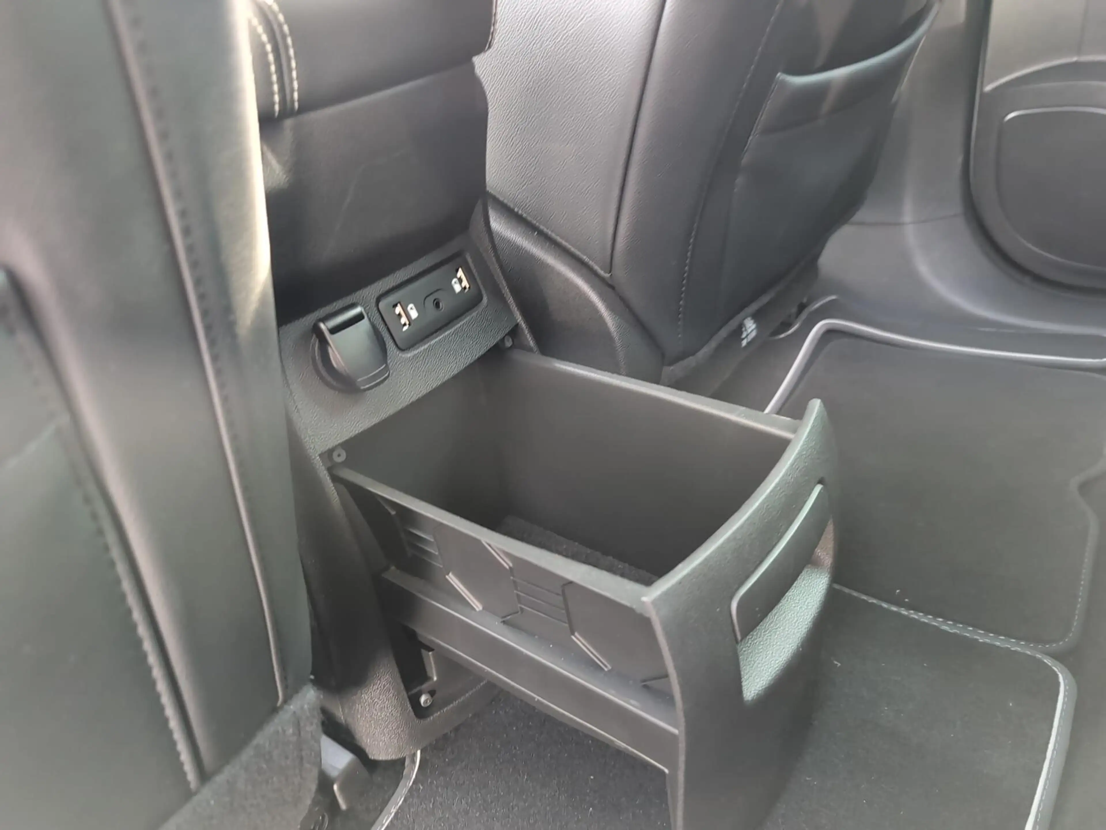 Renault Scenic IV Black Edt. TCe 160 EDC — photo 12
