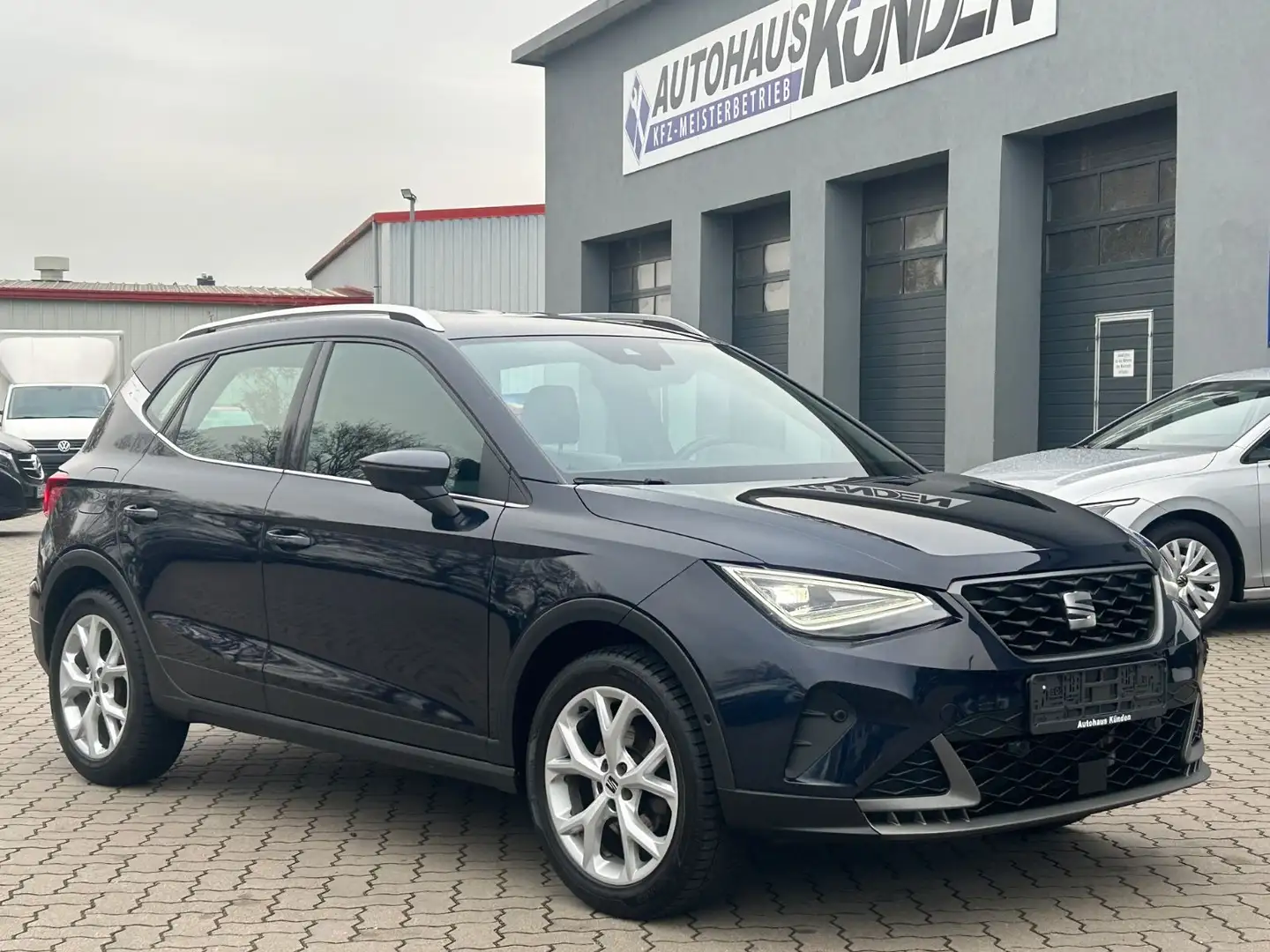 SEAT Arona FR-Line 1.0 TSI °AHK°ACC°RFK° Grün - 2