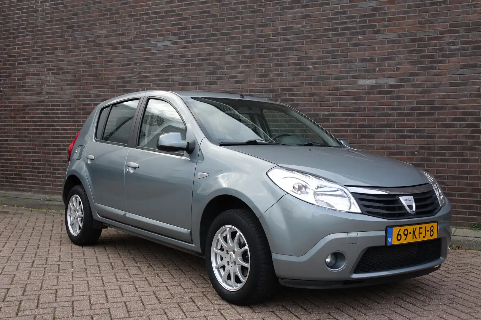 Dacia Sandero 1.2 Lauréate, 5 deurs, airco, keurige auto. Zeer r Blauw - 2