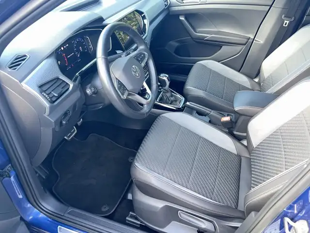 Volkswagen T-Cross view 9