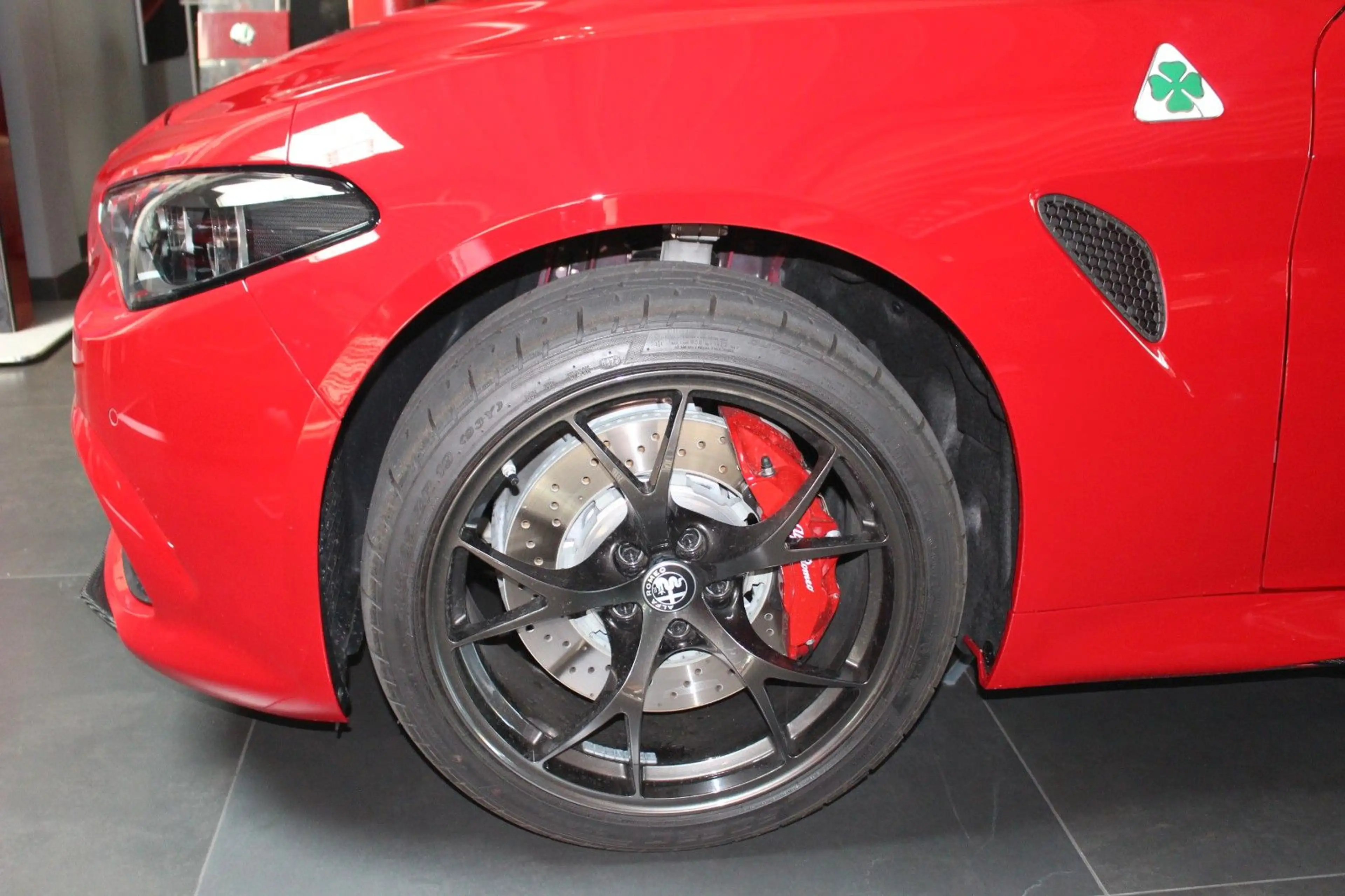 Alfa Romeo Giulia Quadrifoglio 2,9 V6 Akrapovic — photo 6