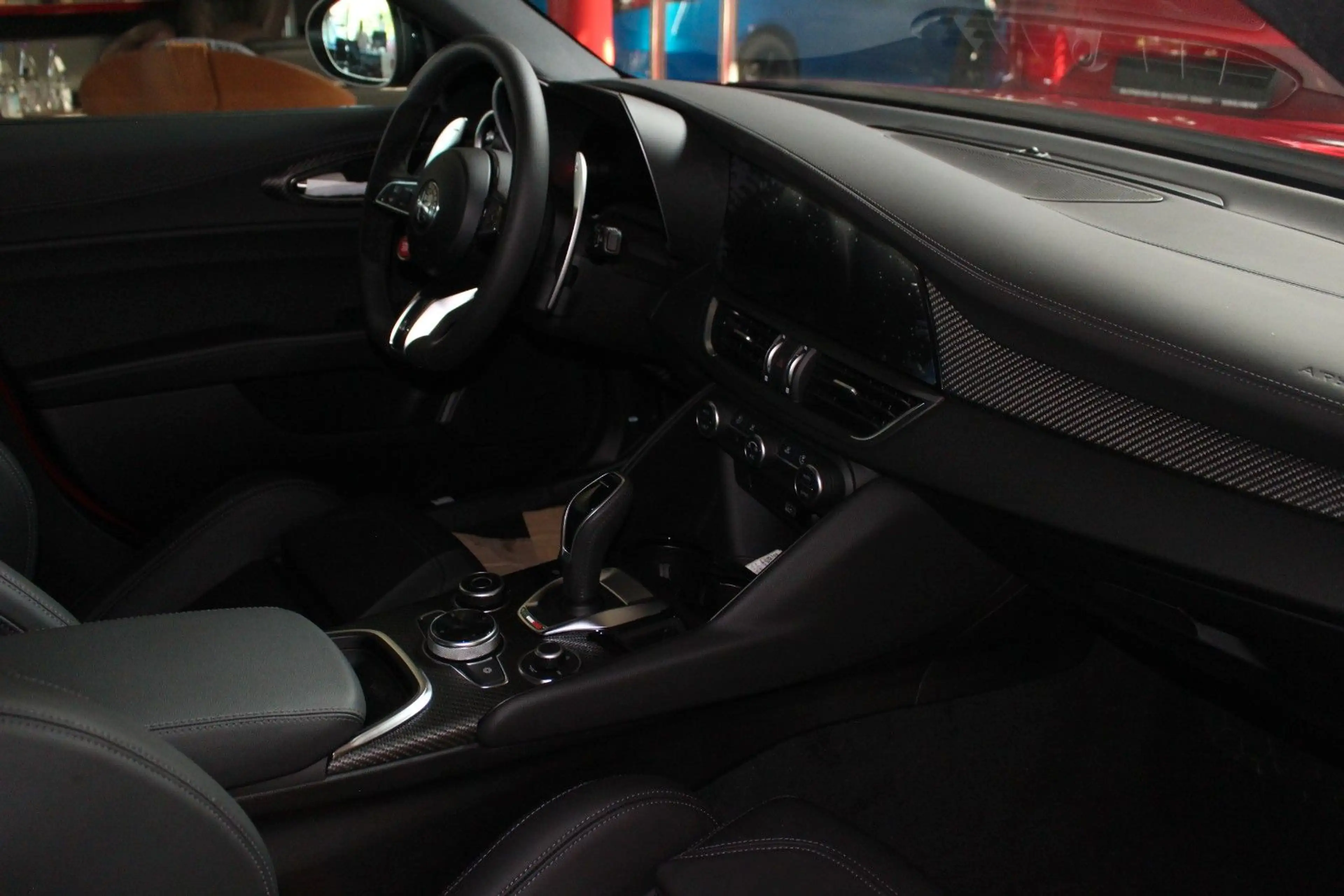Alfa Romeo Giulia Quadrifoglio 2,9 V6 Akrapovic — photo 13
