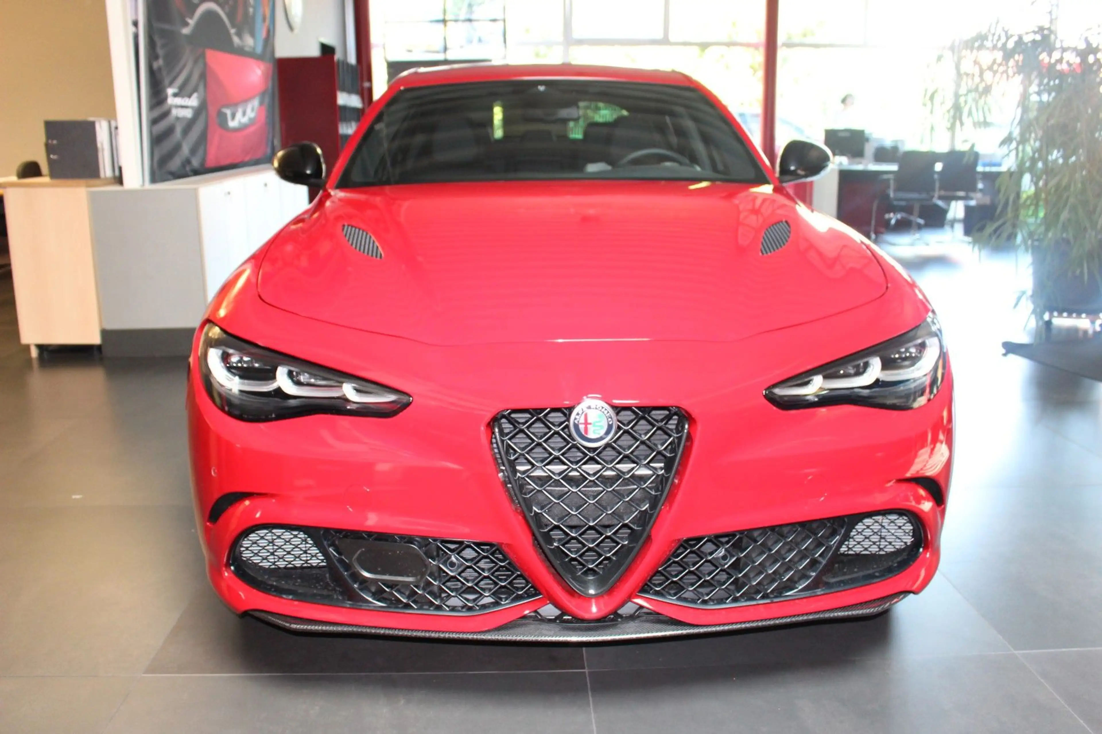 Alfa Romeo Giulia Quadrifoglio 2,9 V6 Akrapovic — photo 3