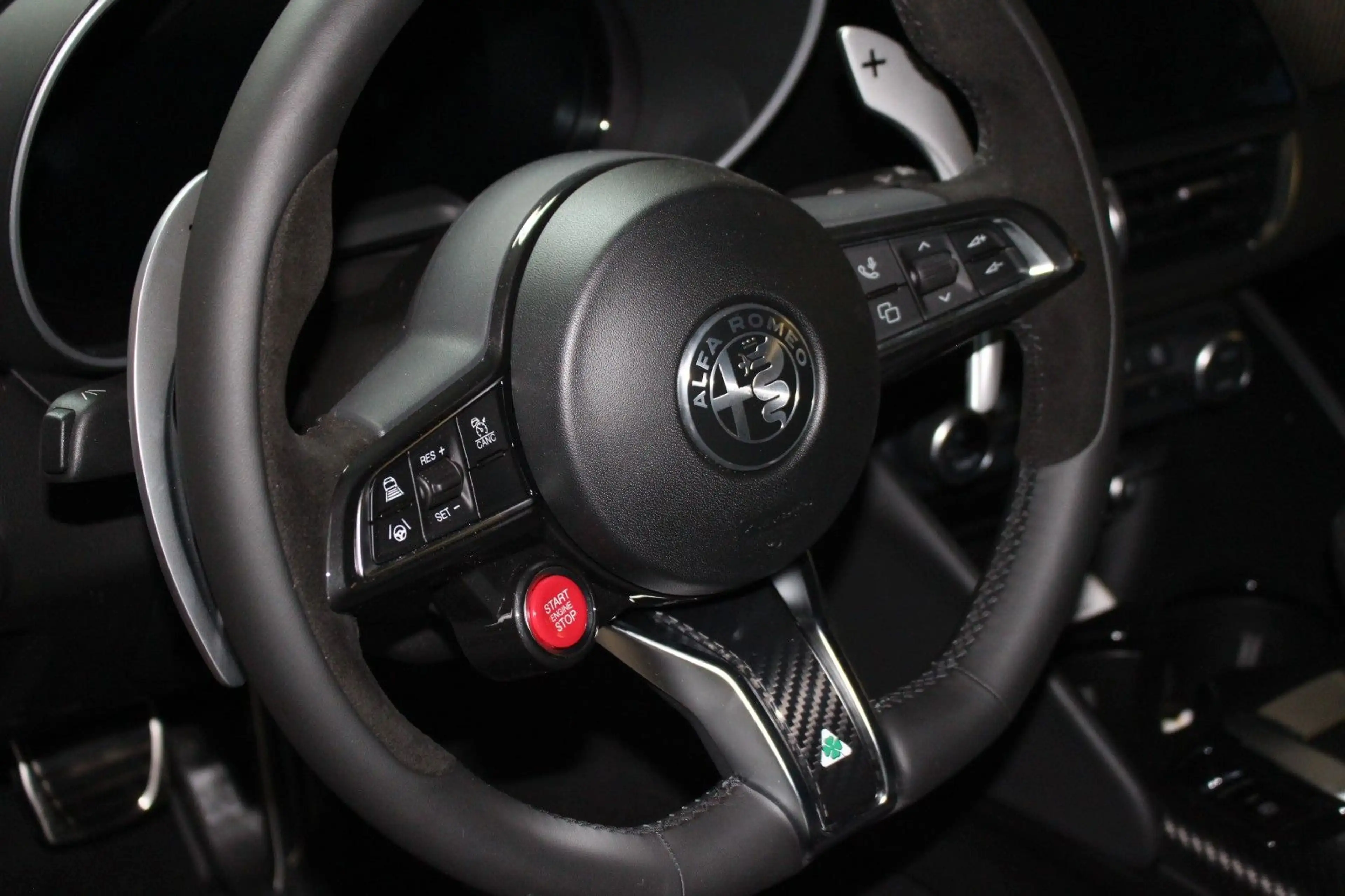 Alfa Romeo Giulia Quadrifoglio 2,9 V6 Akrapovic — photo 11