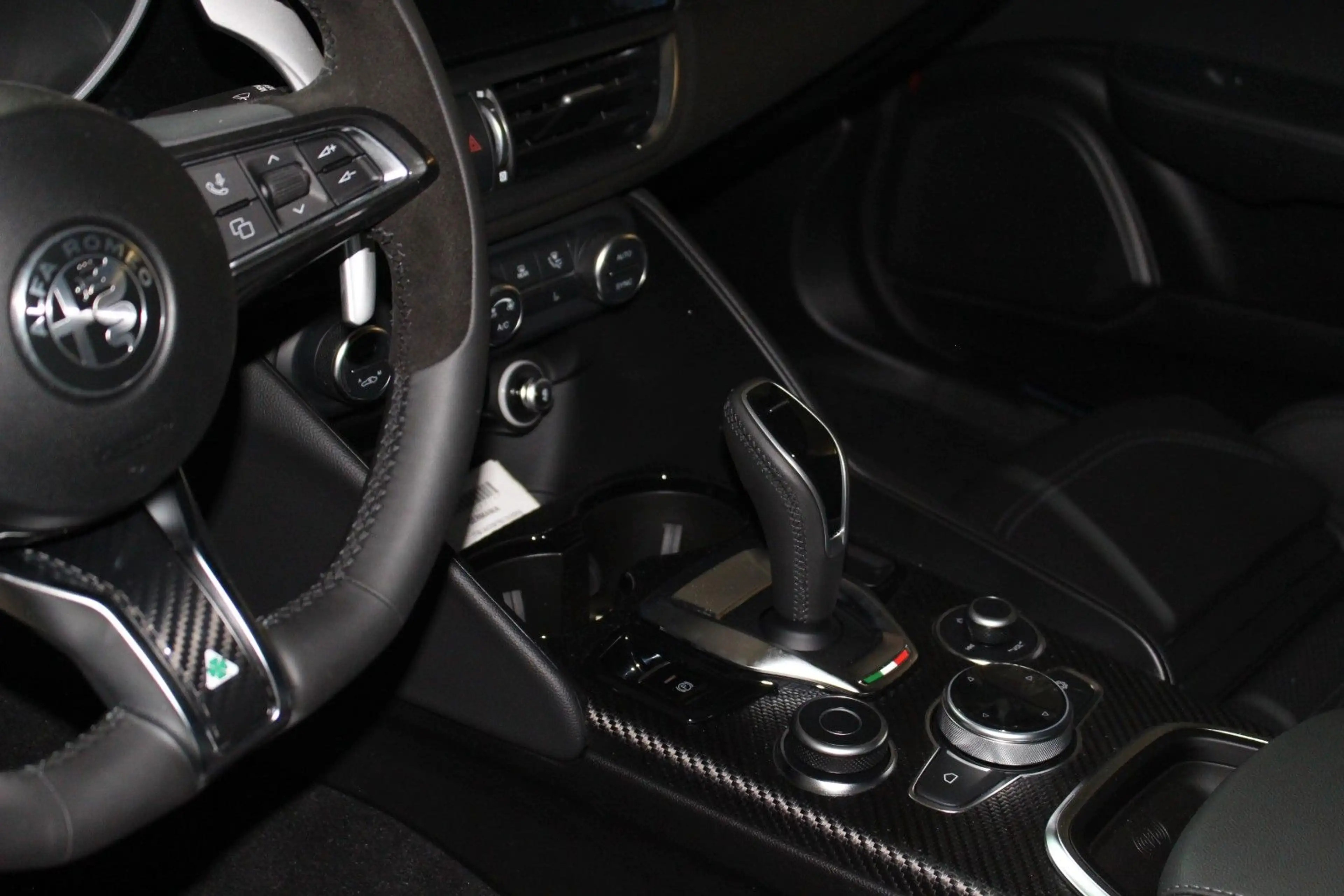 Alfa Romeo Giulia Quadrifoglio 2,9 V6 Akrapovic — photo 12