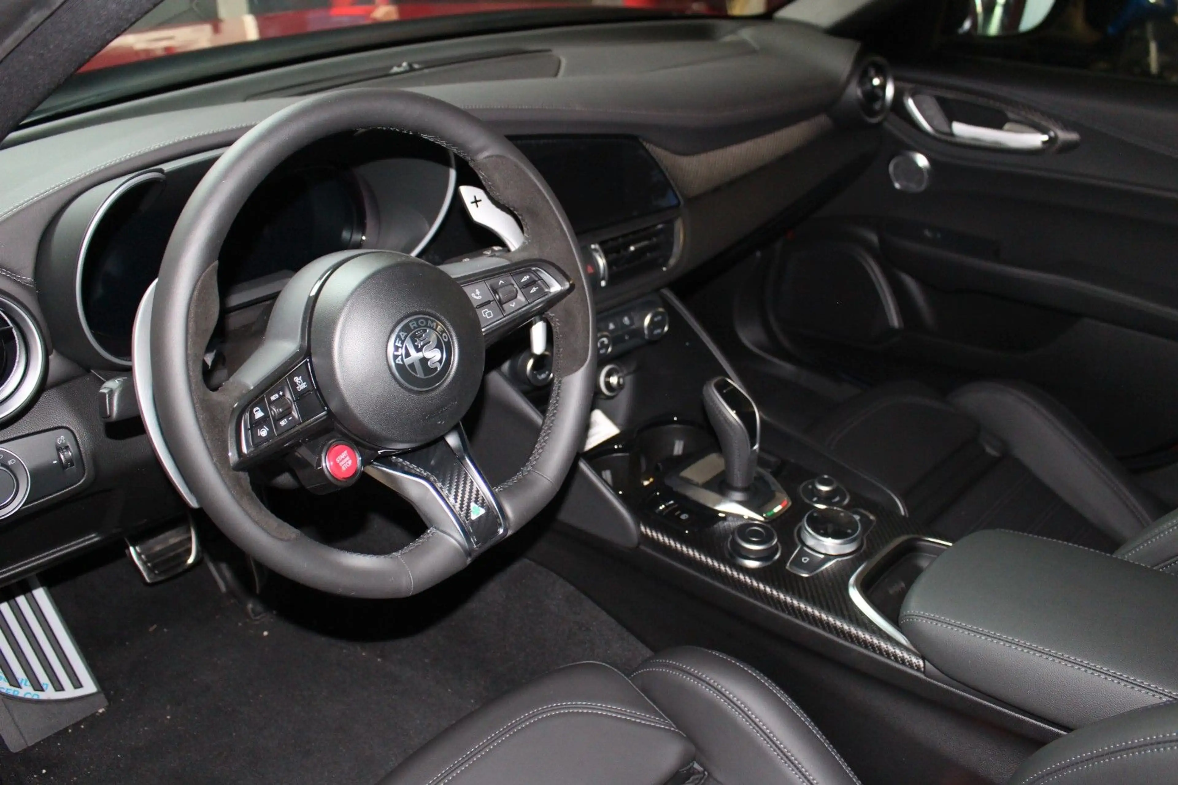Alfa Romeo Giulia Quadrifoglio 2,9 V6 Akrapovic — photo 10