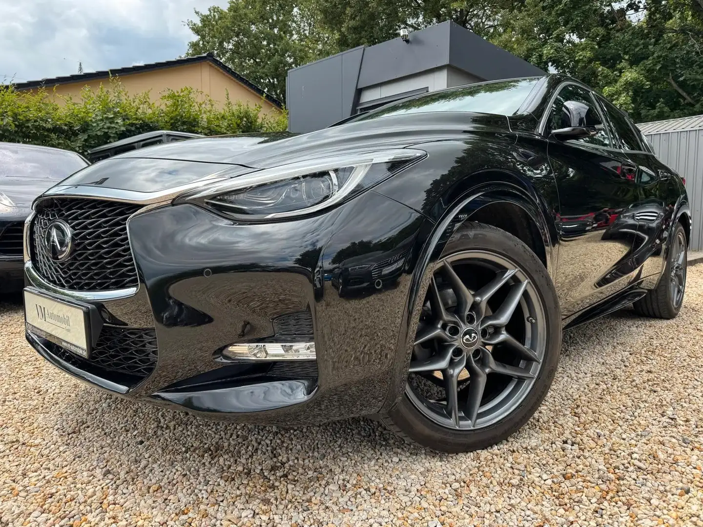 Infiniti Q30 360Kam*Memory*ACC*Bose*Pano*Leder*8Fach Schwarz - 1