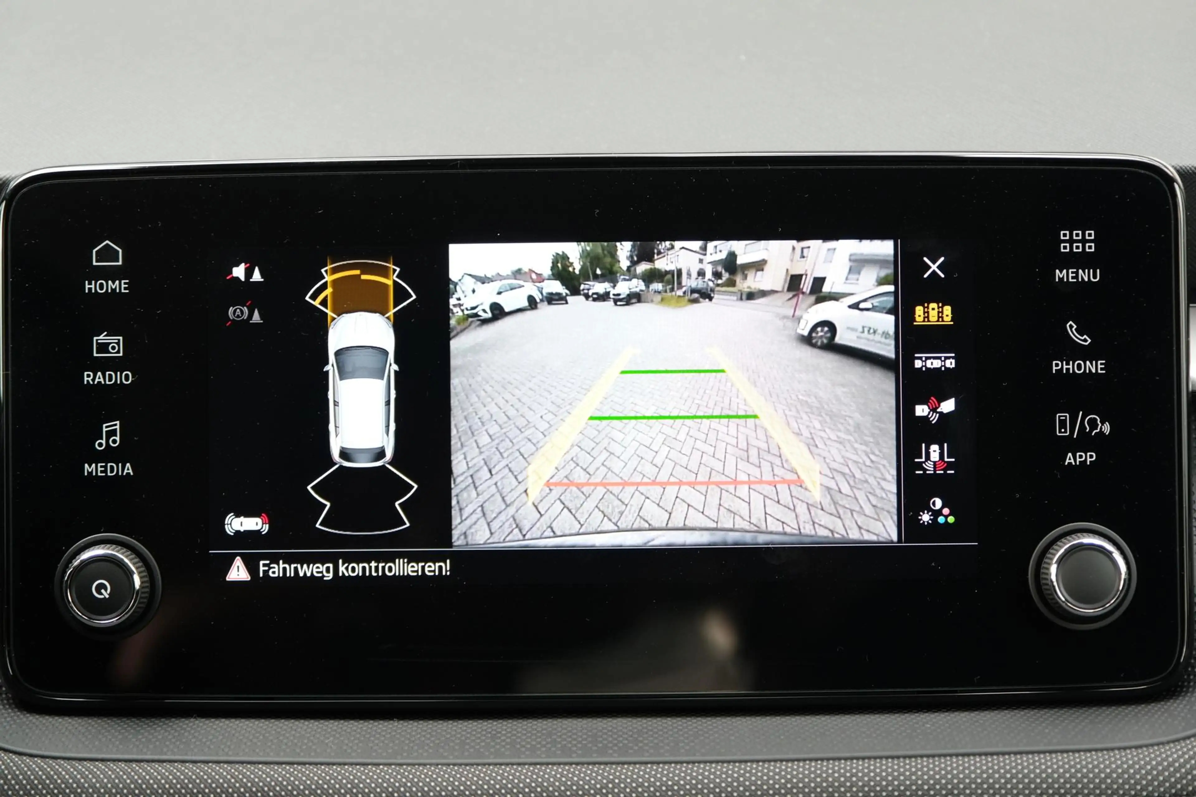 Skoda Fabia Selection 1.0 TSI LED Kamera App-Navi PDC v+h W... — photo 12