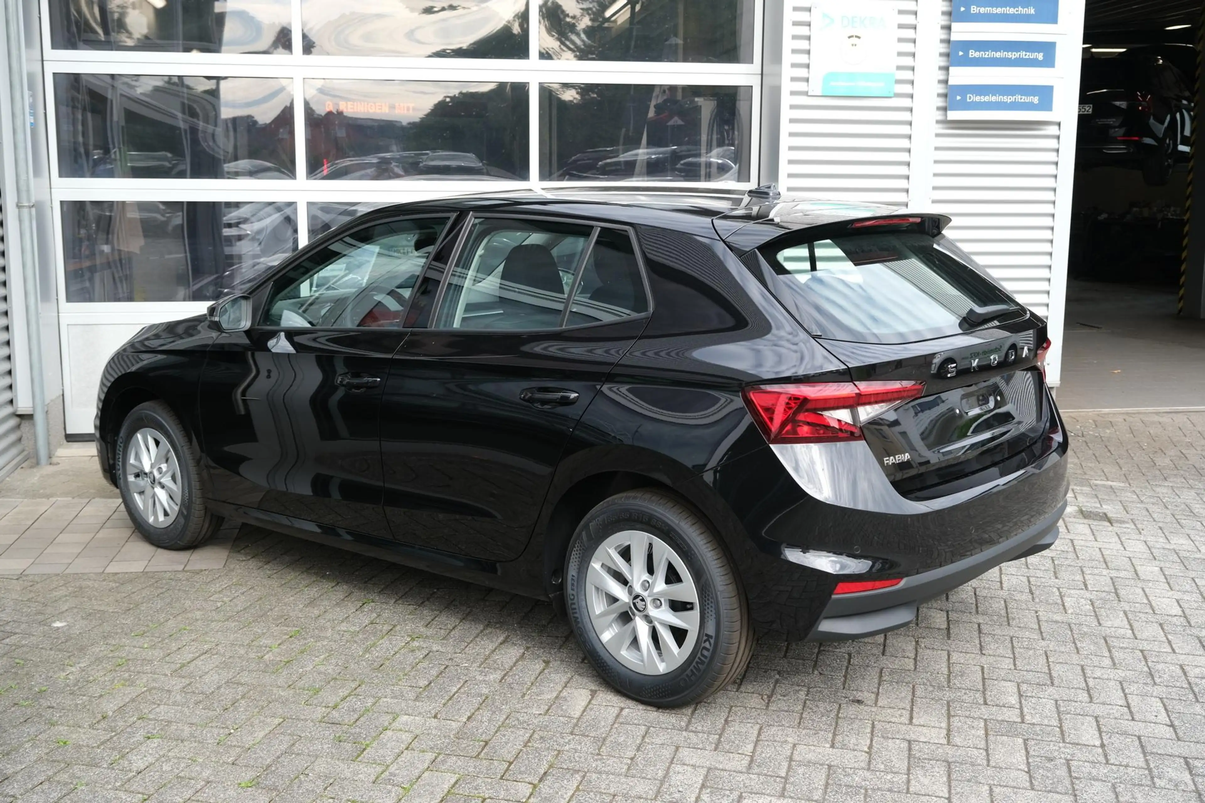 Skoda Fabia Selection 1.0 TSI LED Kamera App-Navi PDC v+h W... — photo 4