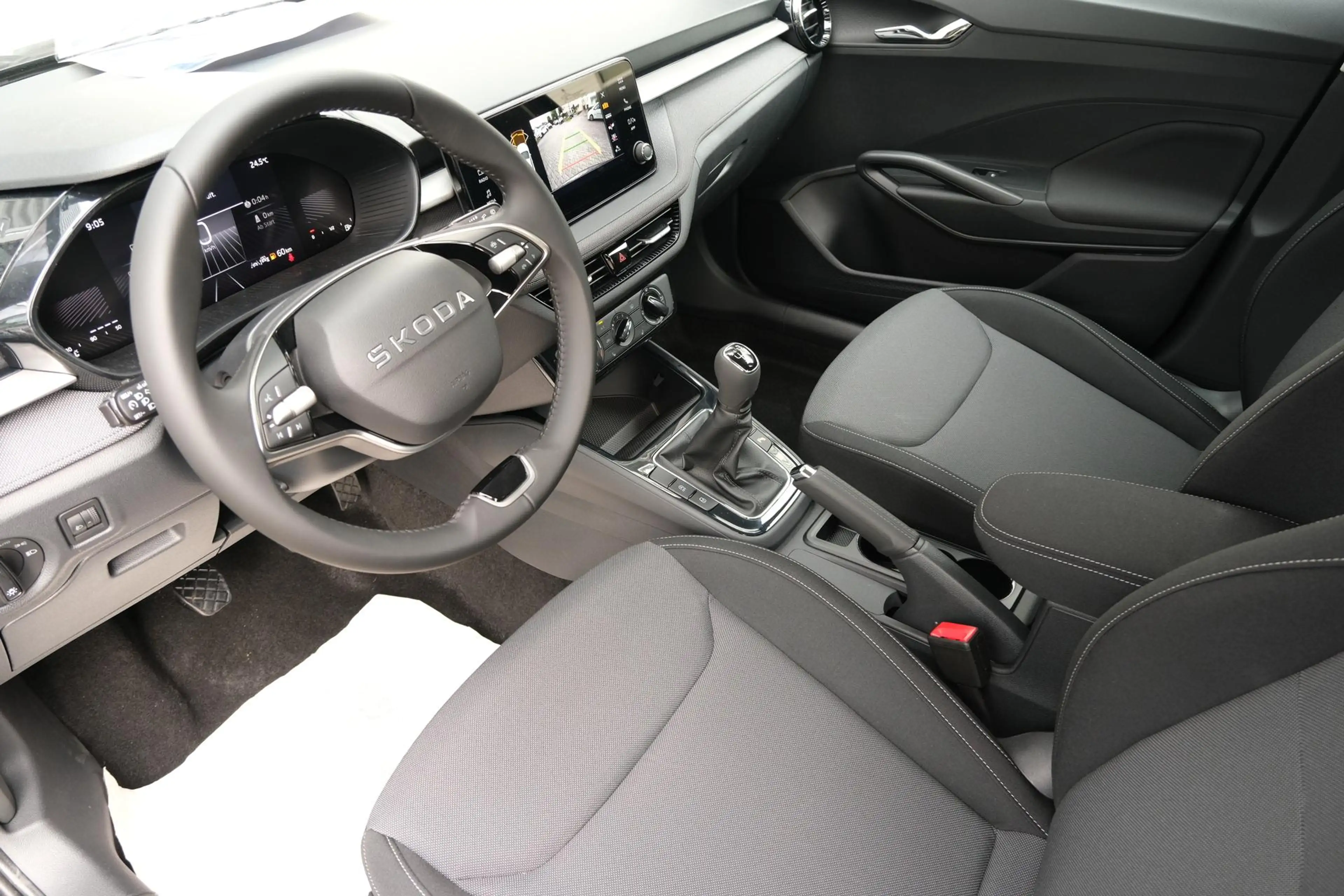 Skoda Fabia Selection 1.0 TSI LED Kamera App-Navi PDC v+h W... — photo 13