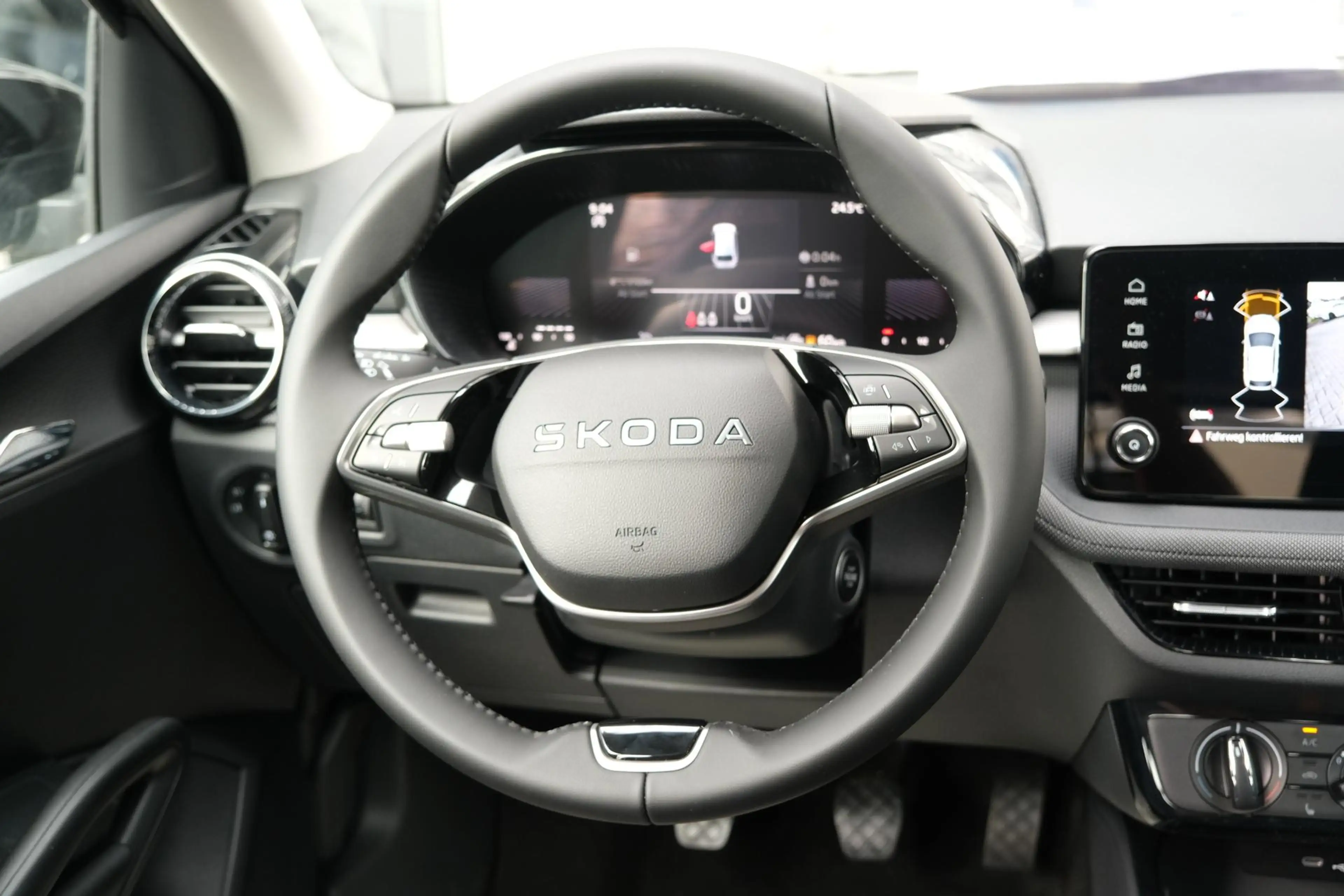 Skoda Fabia Selection 1.0 TSI LED Kamera App-Navi PDC v+h W... — photo 11