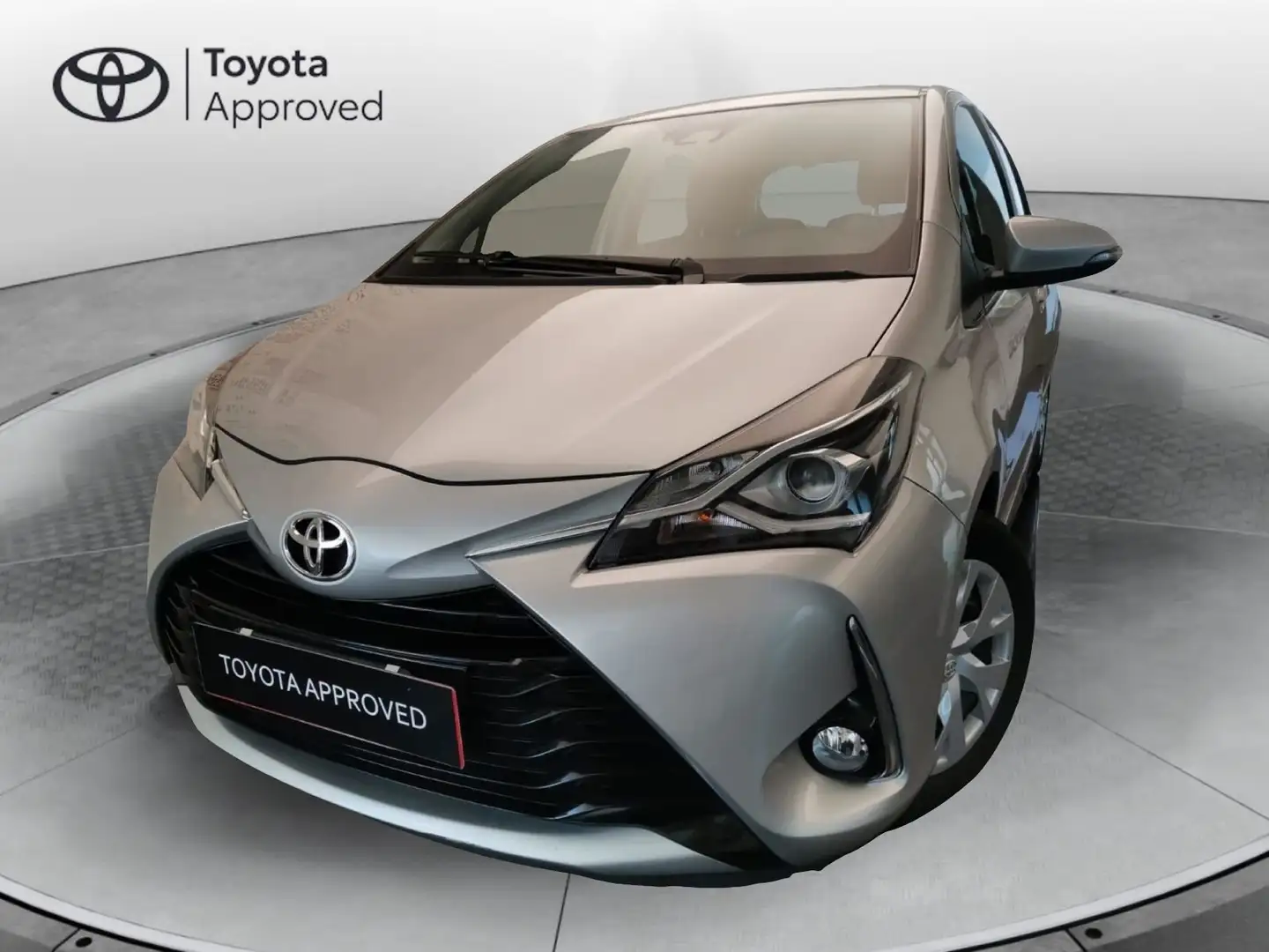 Toyota Yaris Yaris 1.5 Hybrid 5 porte Active Argento - 1