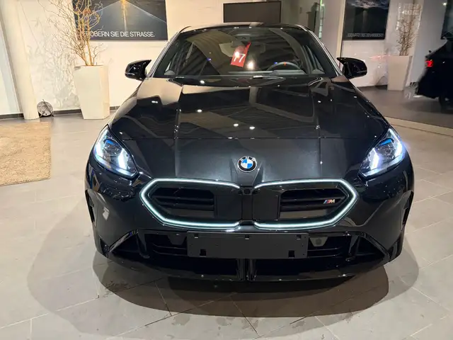 BMW 1 Series view 4