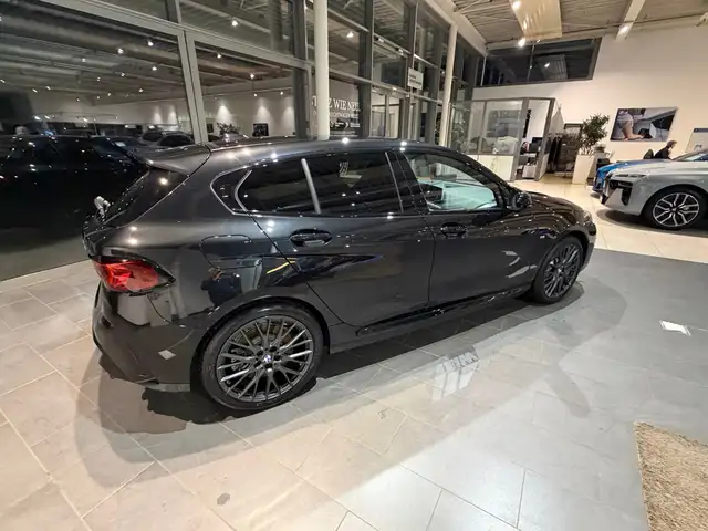BMW 1 Series view 11
