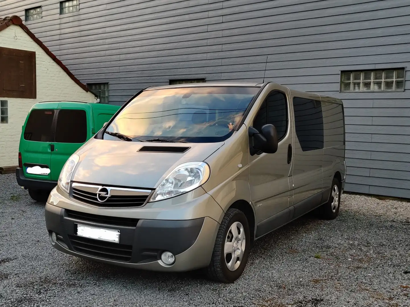 Opel Vivaro Tour 2.5 CDTi - 1