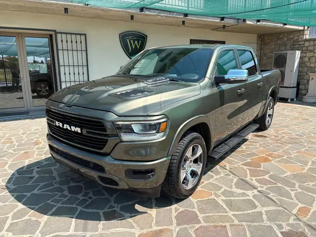 Dodge RAM Dodge RAM 1500 5.7 V8 LARAMIE