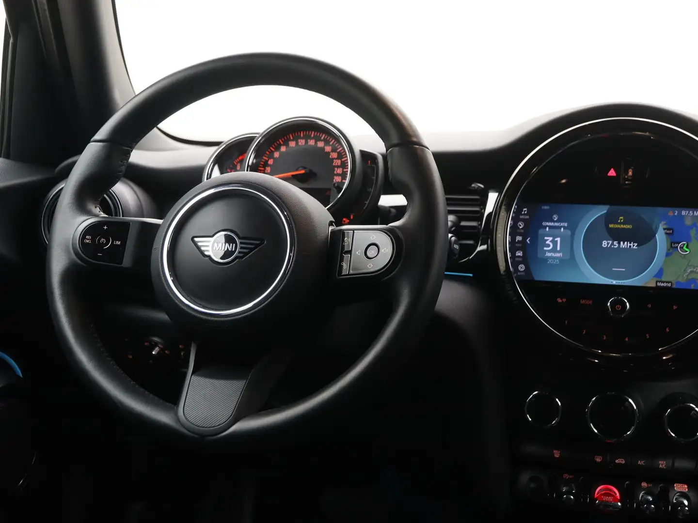 MINI Cooper 5-deurs Camden Edition Aut. Noir - 2
