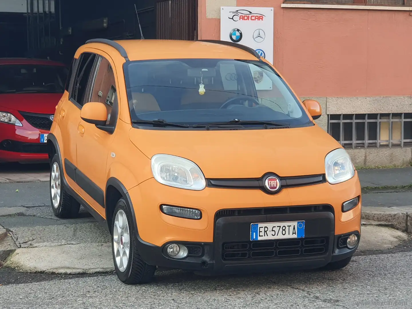 Fiat Panda 0.9 T.Air Turbo Nat. Pow. Trekking 5 POSTI Orange - 1