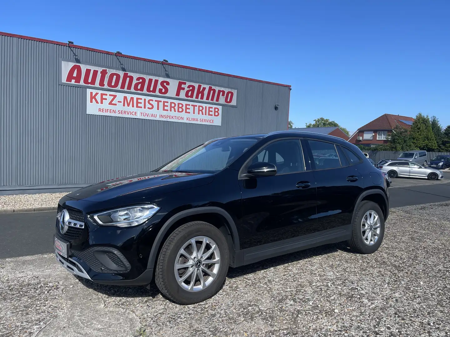 Mercedes-Benz GLA 200 d 8G Buisness Paket/AHK/Aut./Assist./LED Noir - 1