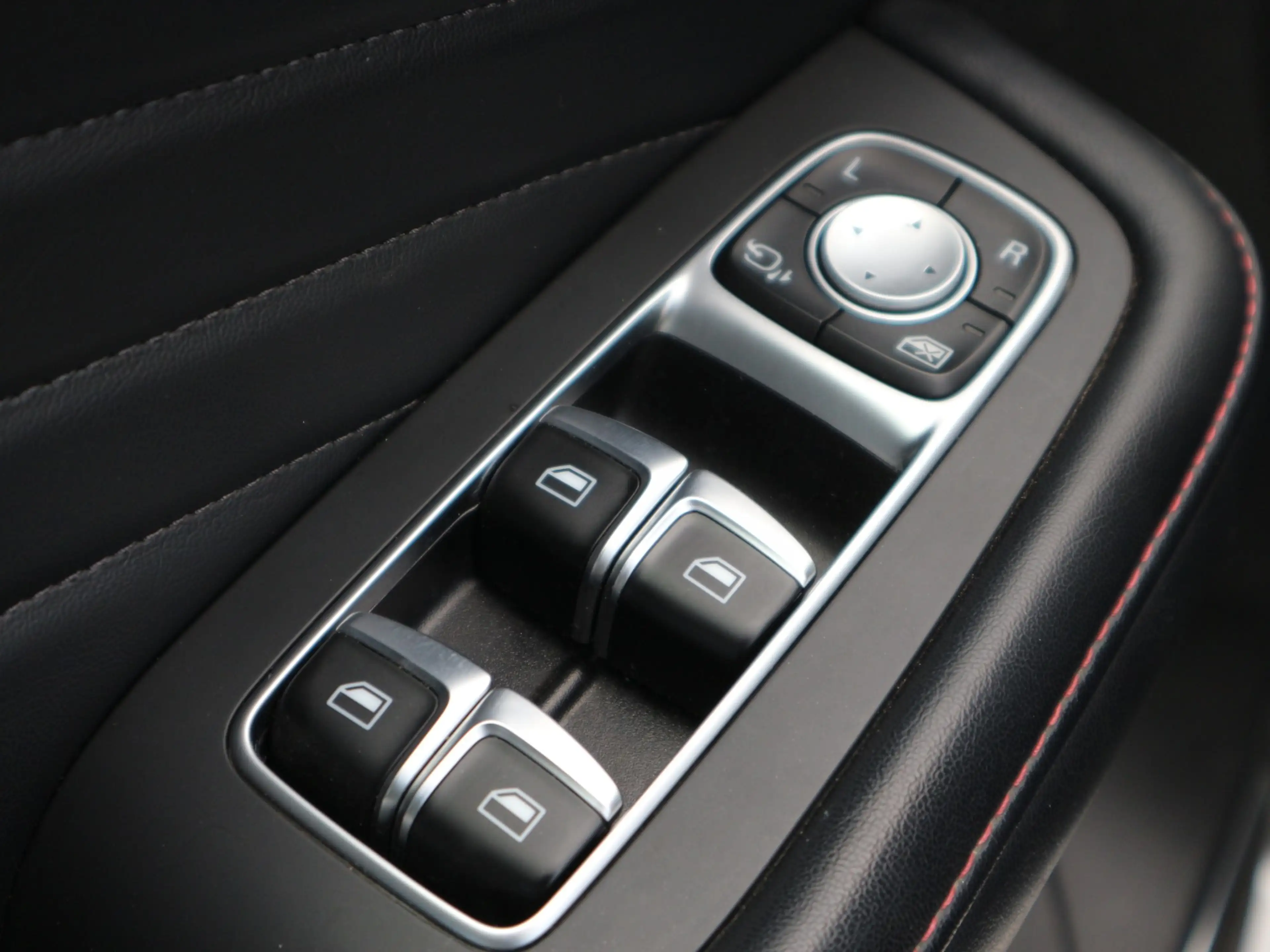 MG EHS Luxury PHEV ACC+LED+Navi+Pano+SD+SHZ+2xKlima — photo 15