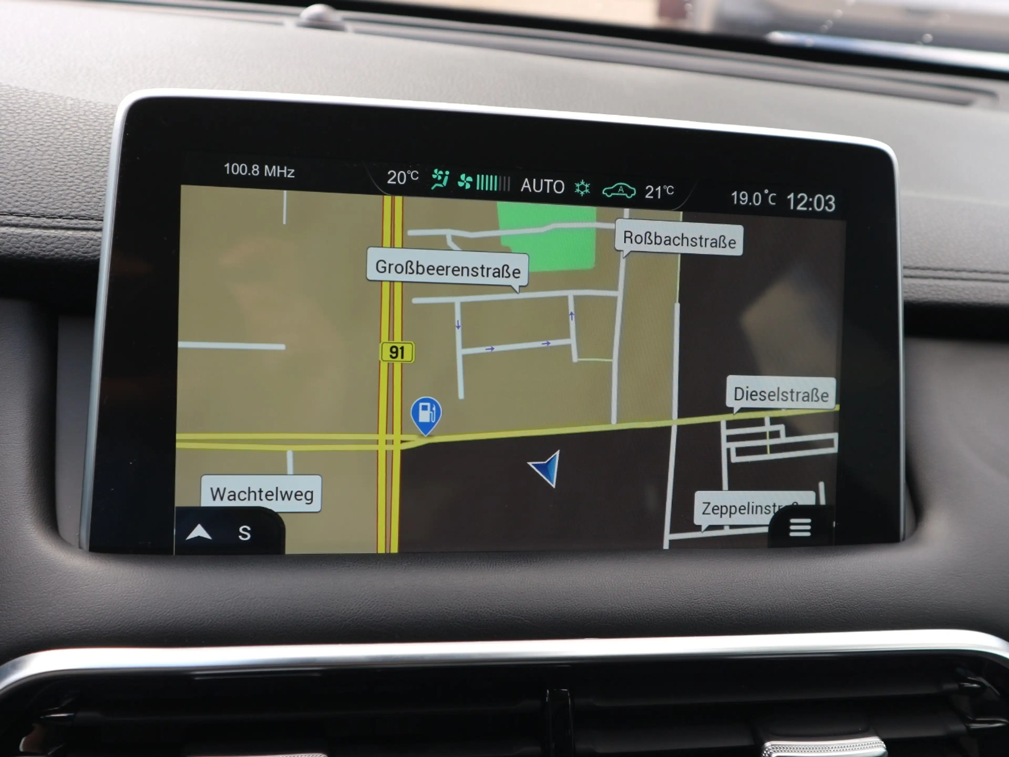 MG EHS Luxury PHEV ACC+LED+Navi+Pano+SD+SHZ+2xKlima — photo 11