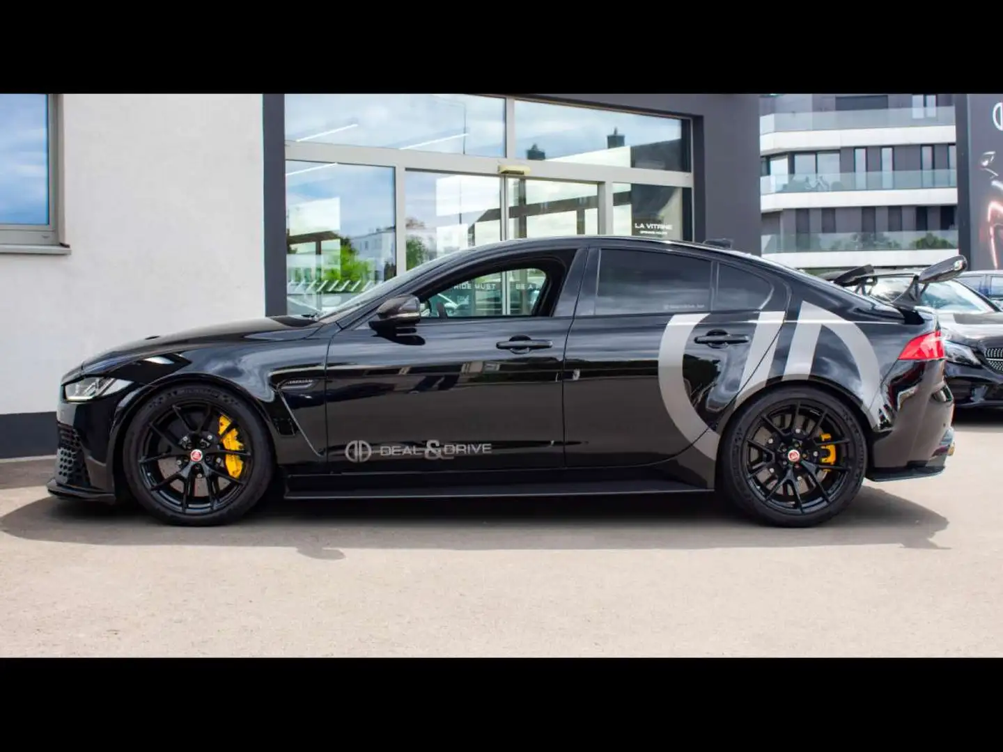 Jaguar XE SV PROJECT 8 TRACK PACK AWD 1/300KERAMIKCARBON Noir - 2