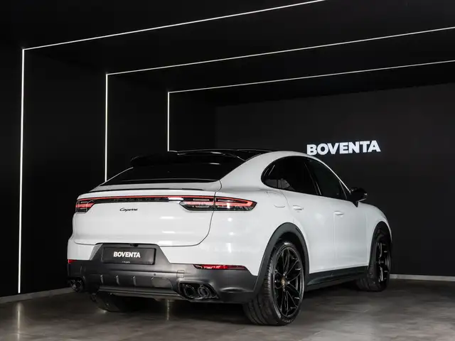 Porsche Cayenne view 8